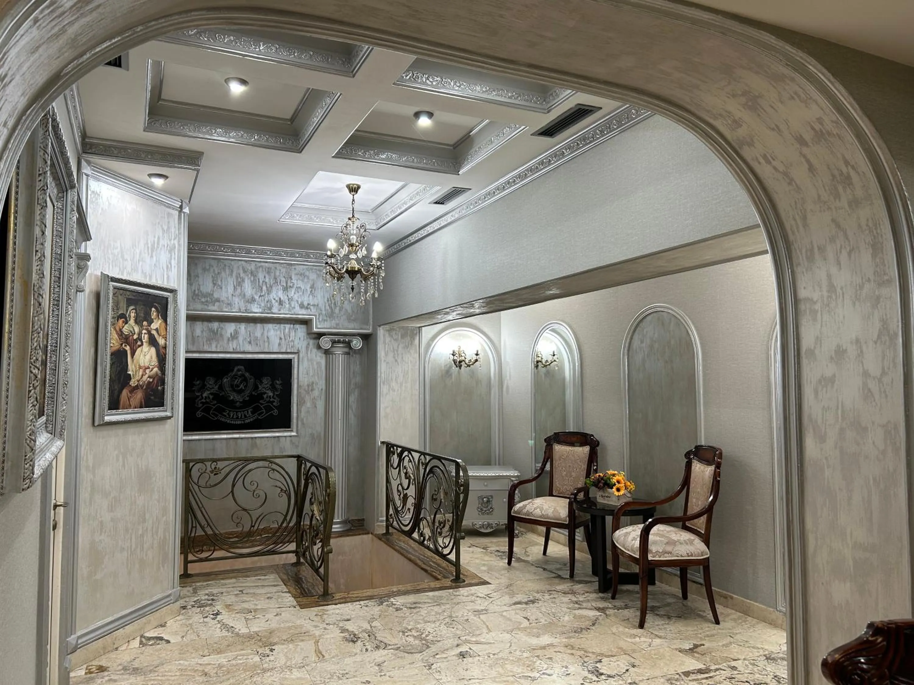 Seating area in Hotel Roma & Tours