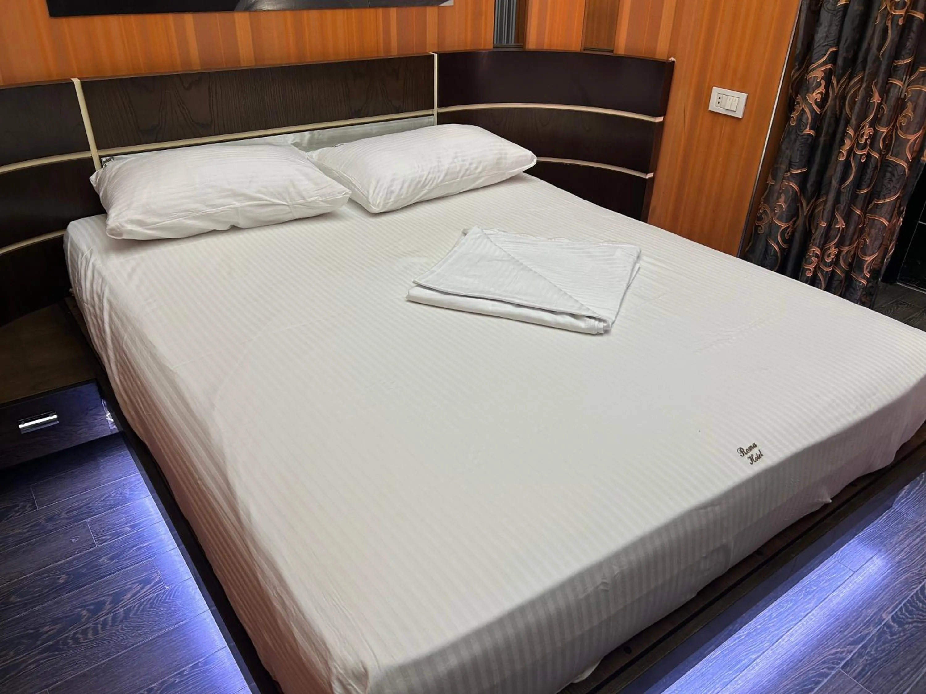 Bed in Hotel Roma & Tours