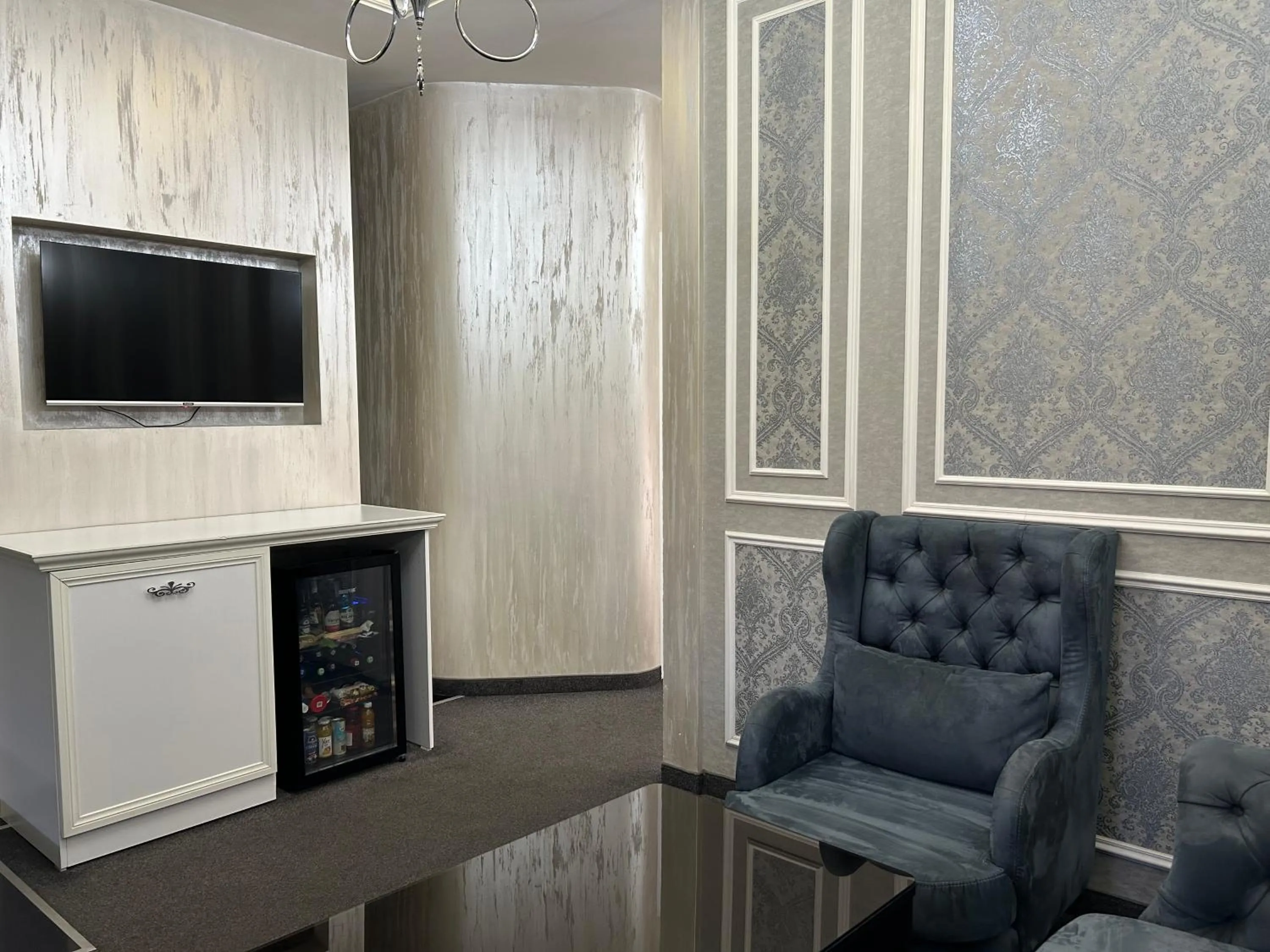 TV and multimedia in Hotel Roma & Tours