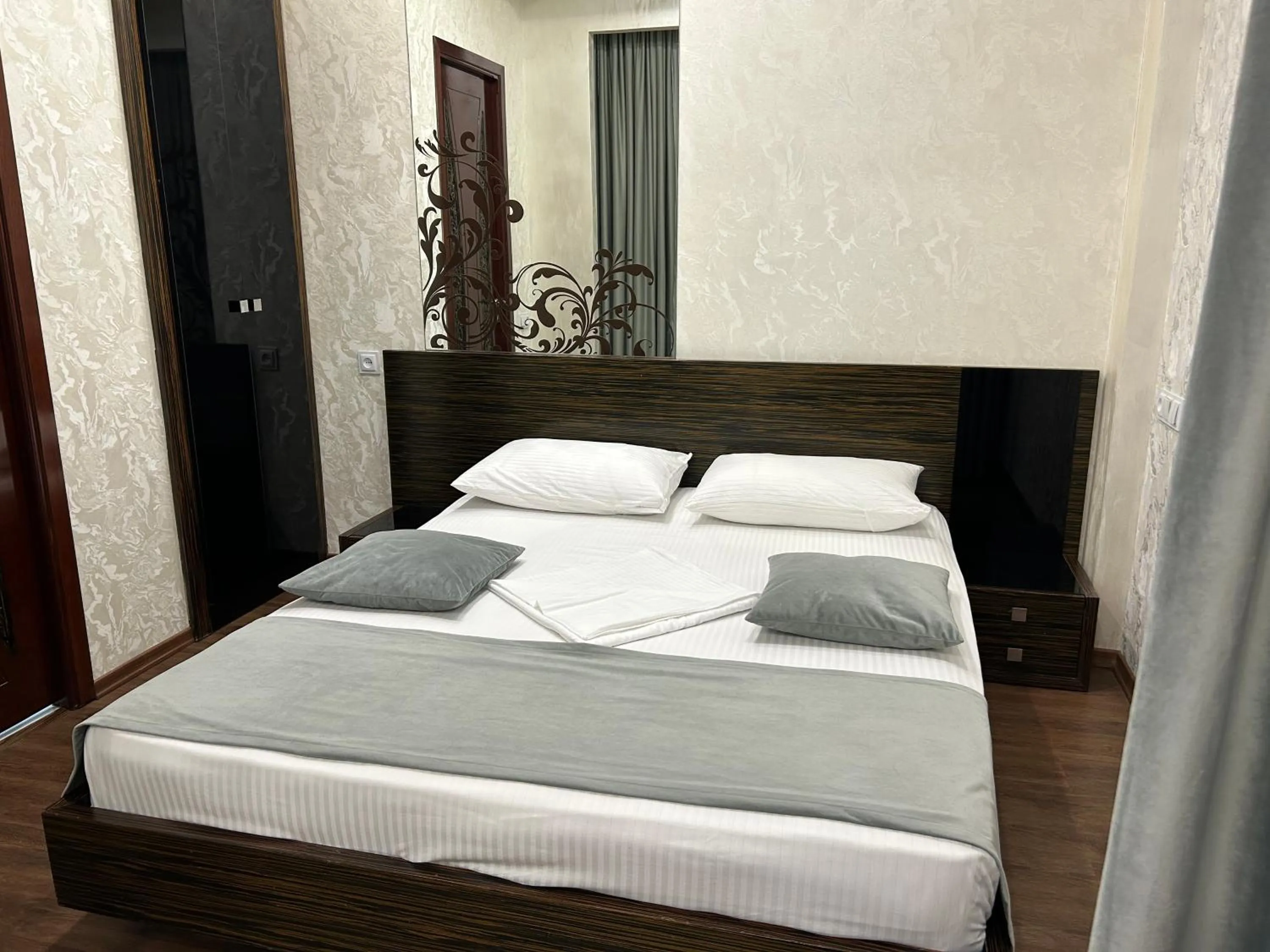 Bed in Hotel Roma & Tours
