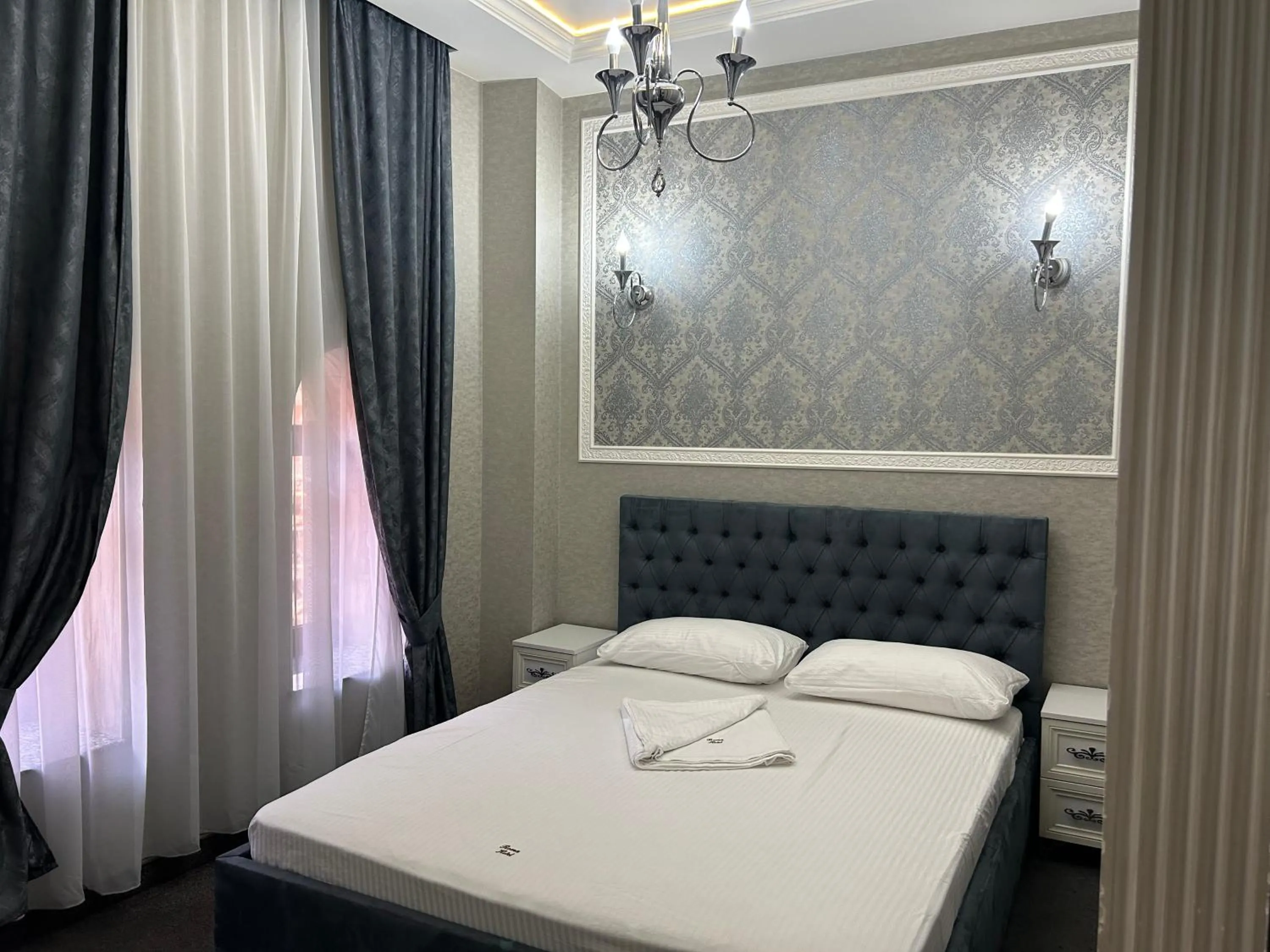 Bed in Hotel Roma & Tours