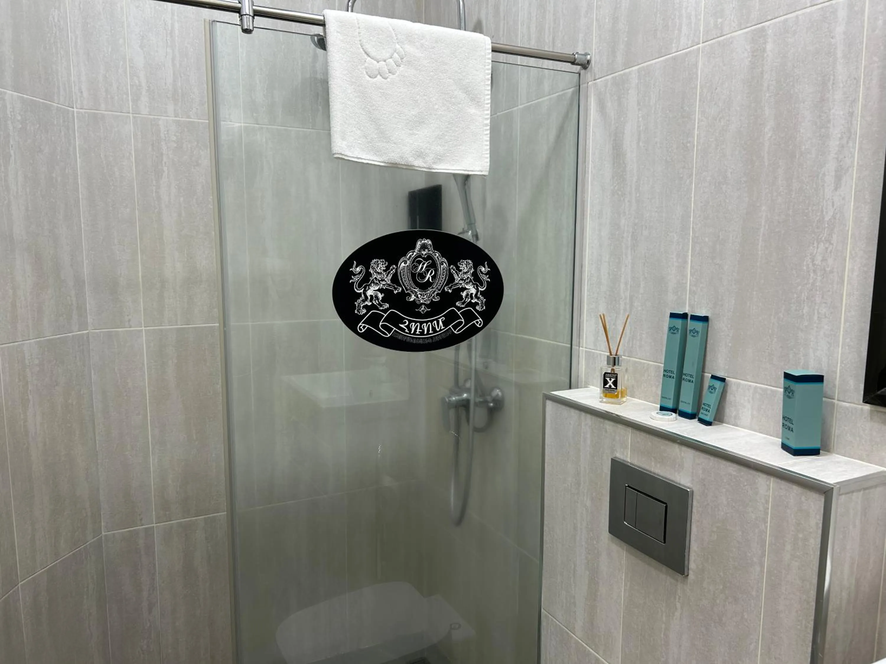 Bathroom in Hotel Roma & Tours