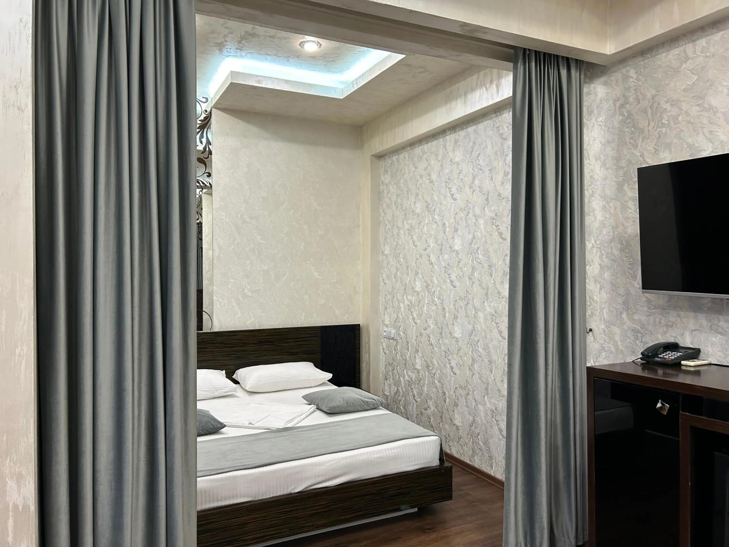 Bed in Hotel Roma & Tours