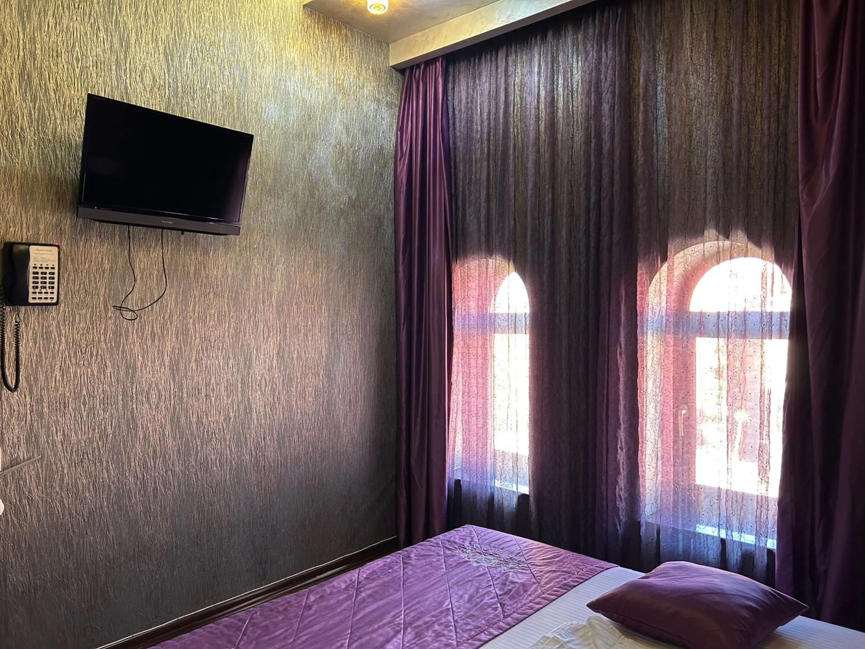 Bed in Hotel Roma & Tours