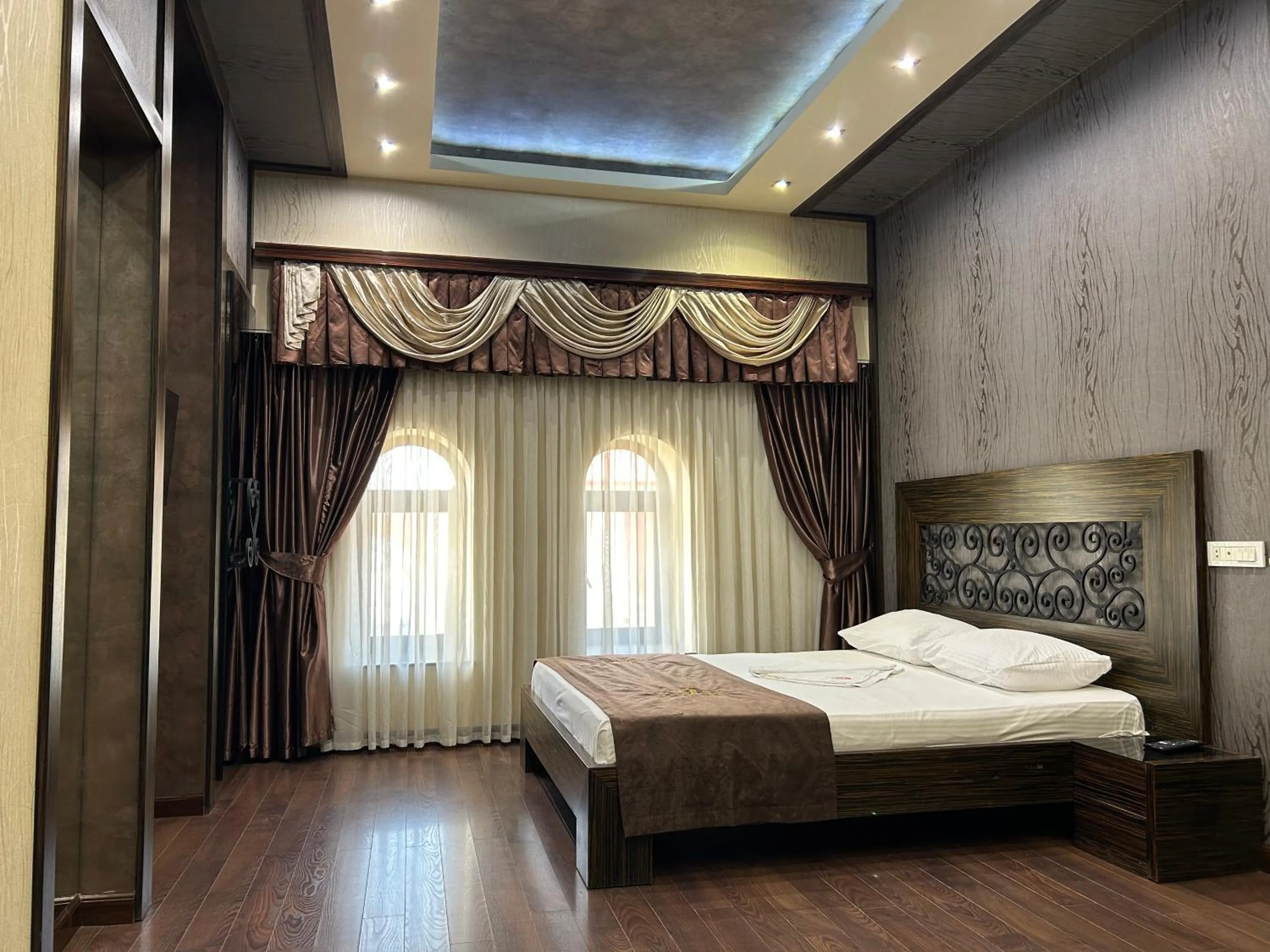 Bed in Hotel Roma & Tours