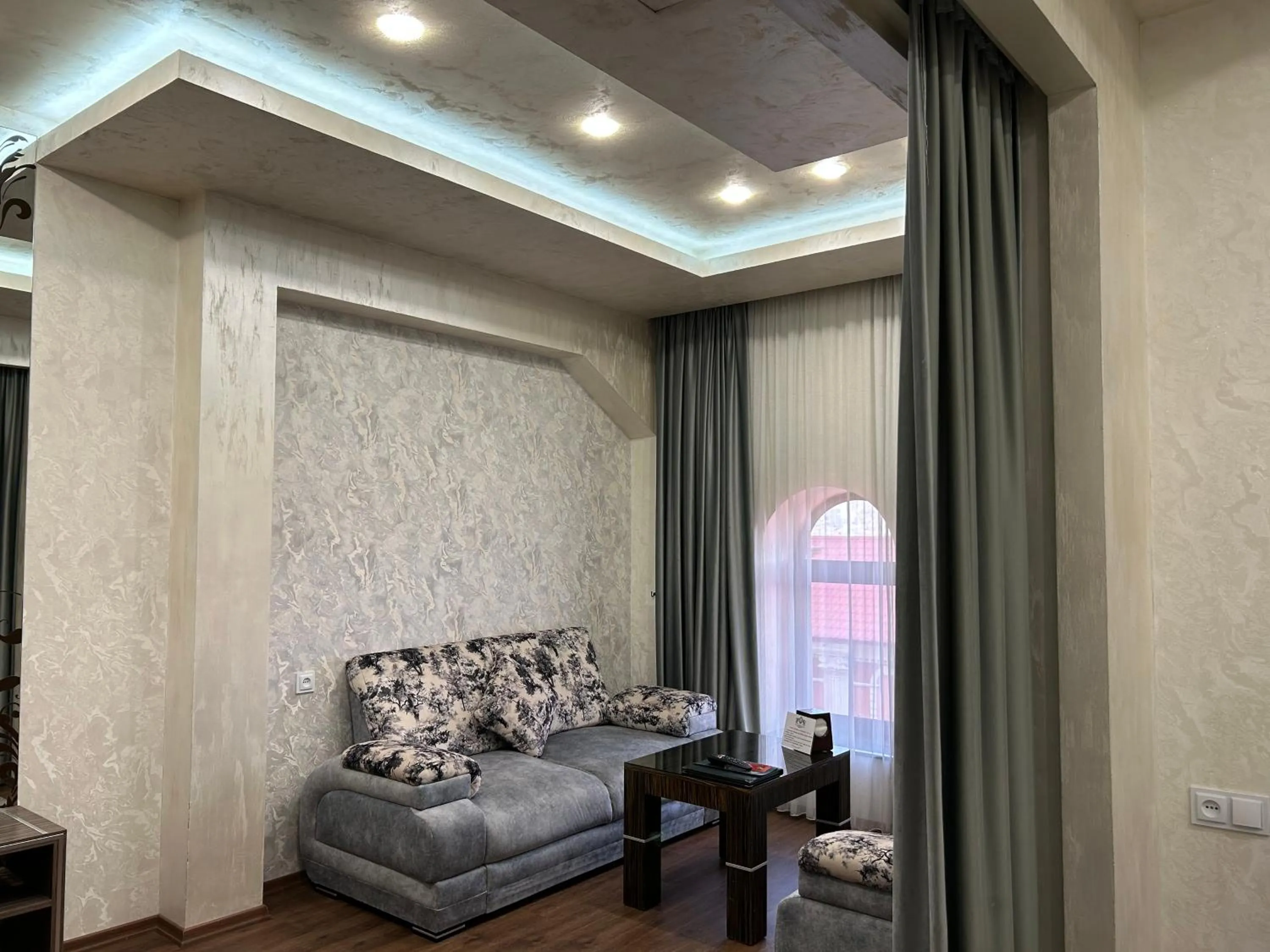 Seating area in Hotel Roma & Tours