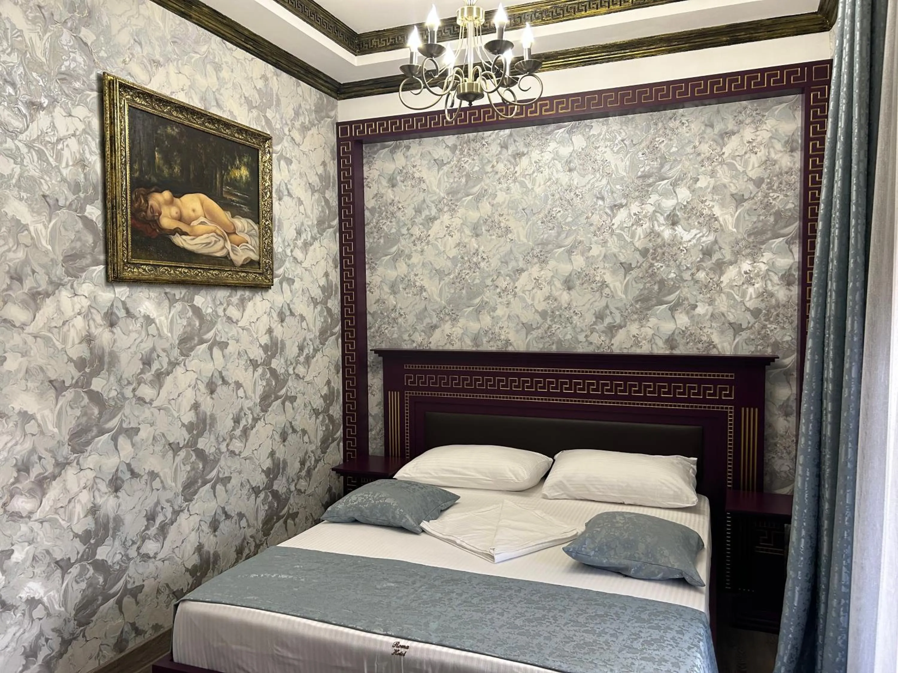 Bed in Hotel Roma & Tours