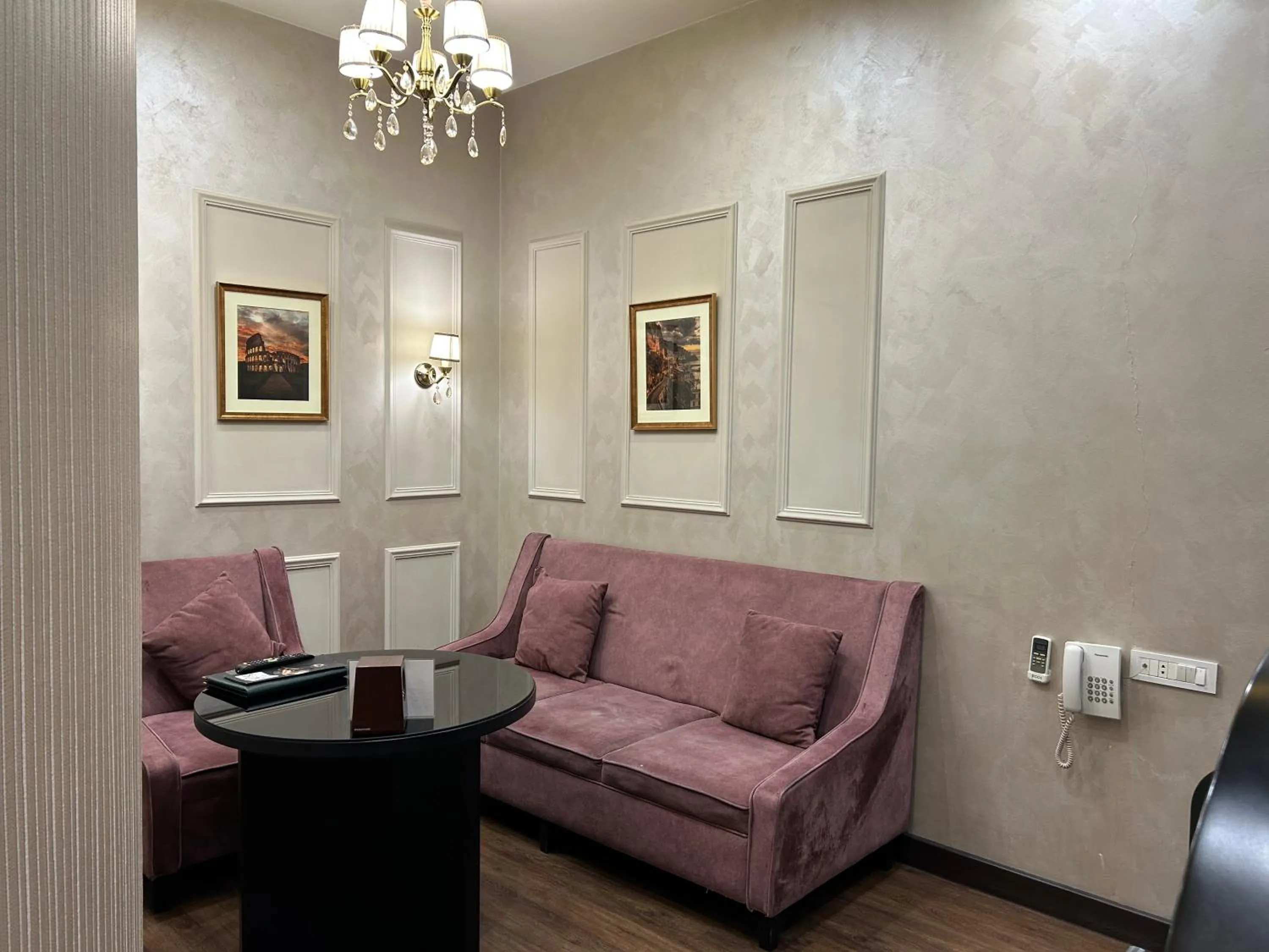 Living room in Hotel Roma & Tours