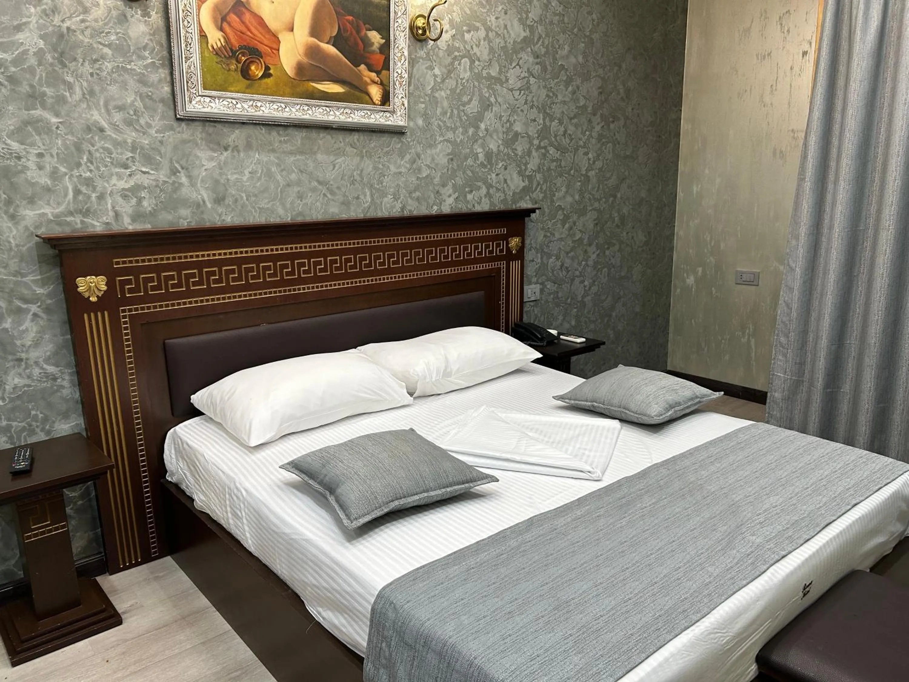 Bed in Hotel Roma & Tours
