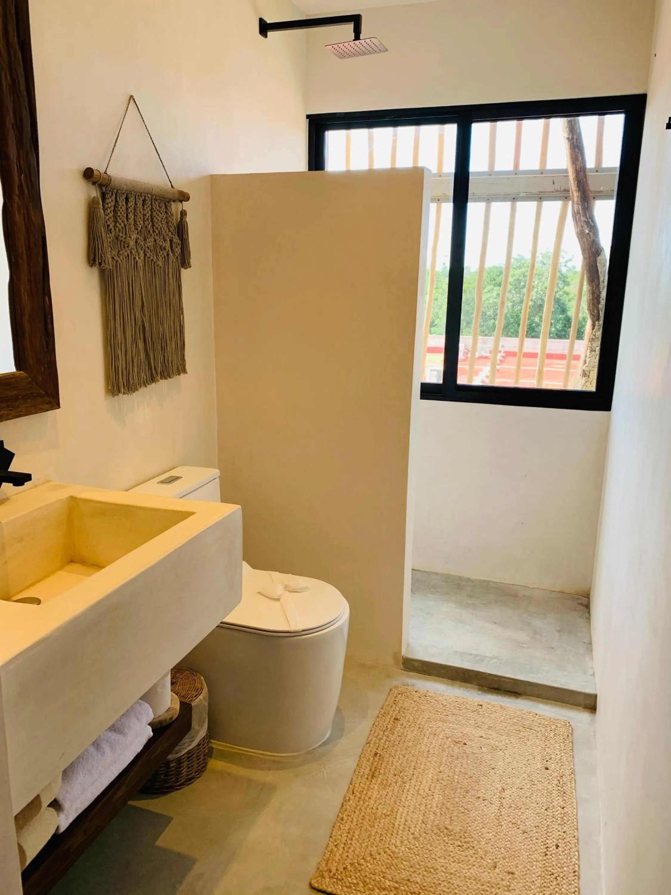 Bathroom in Vida Jungle Boho Apart 13 with special fee to access Hotel Bardo
