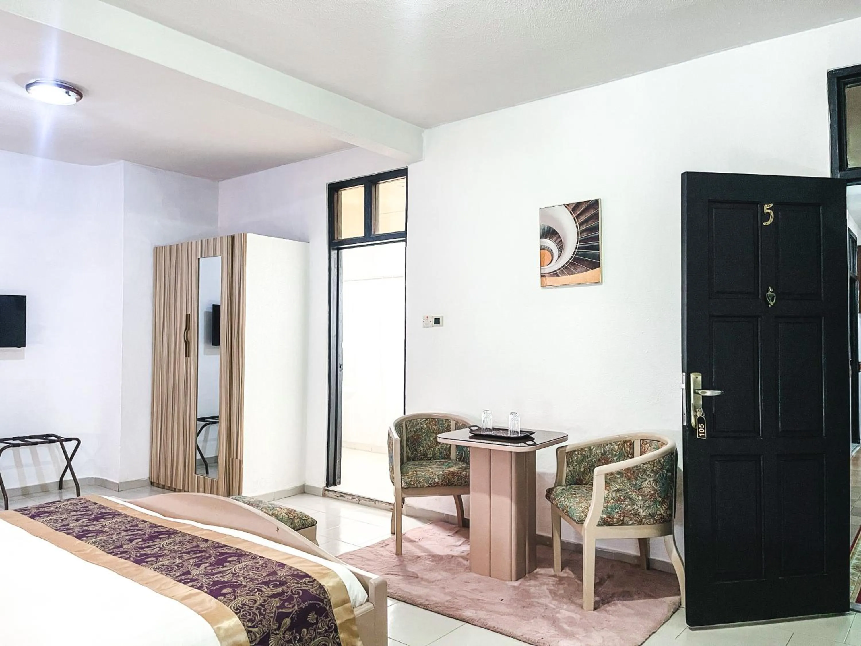 hair dresser in Hill View Hotel McCarthy Hills