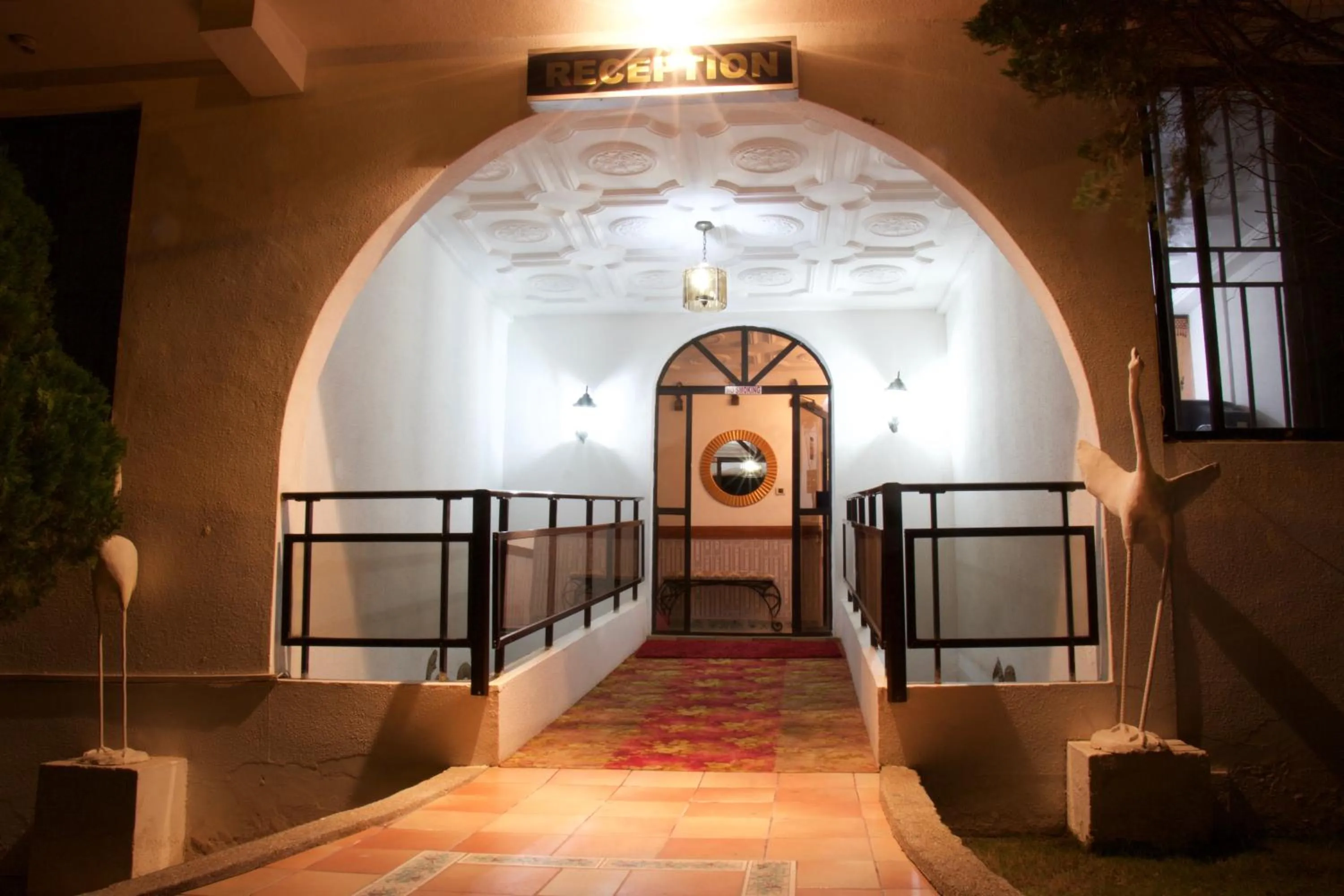Lobby or reception in Hill View Hotel McCarthy Hills