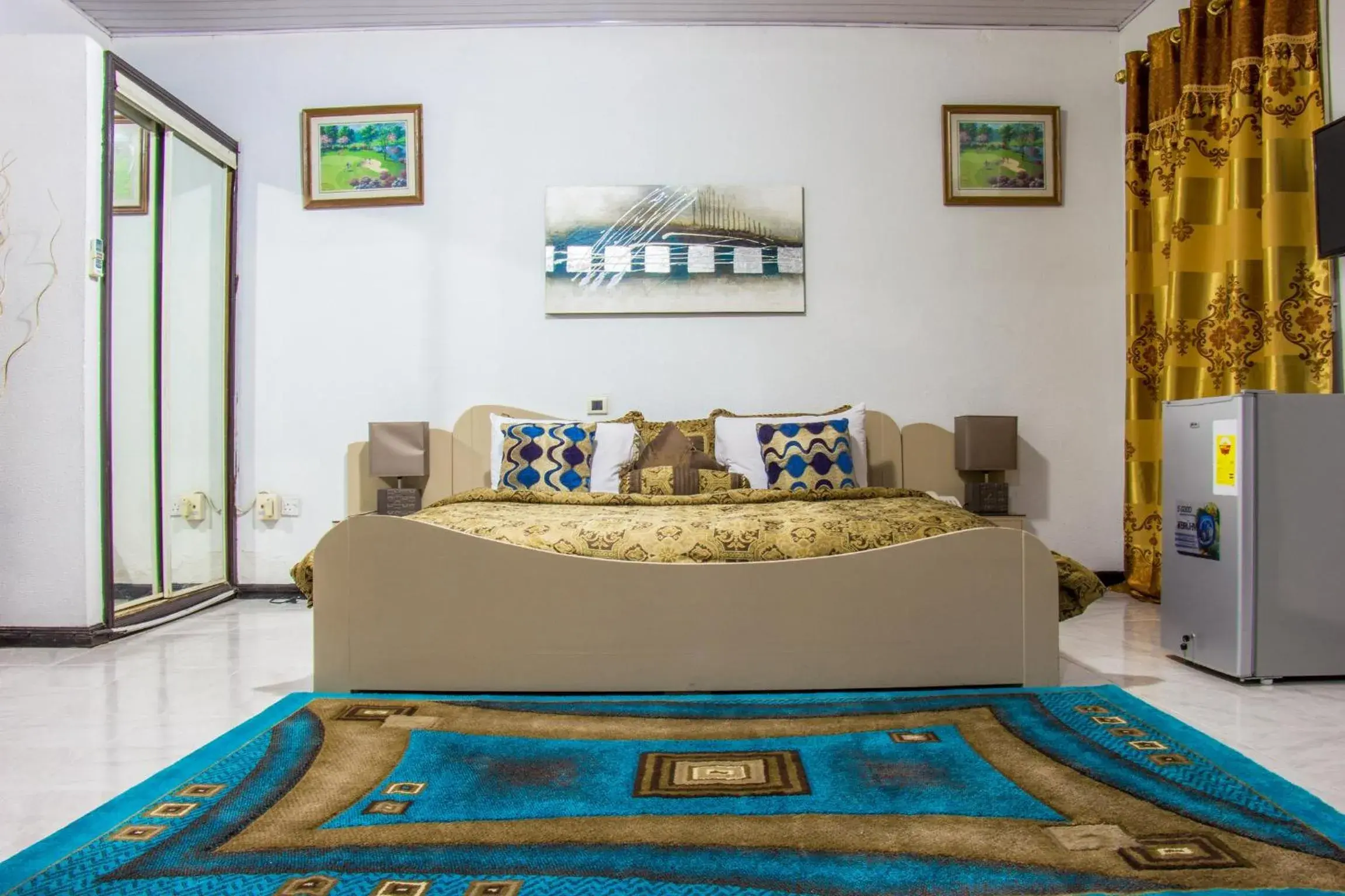 King Suite with Pool View in Hill View Hotel McCarthy Hills King Suite with Pool View in Hill View Hotel McCarthy Hills