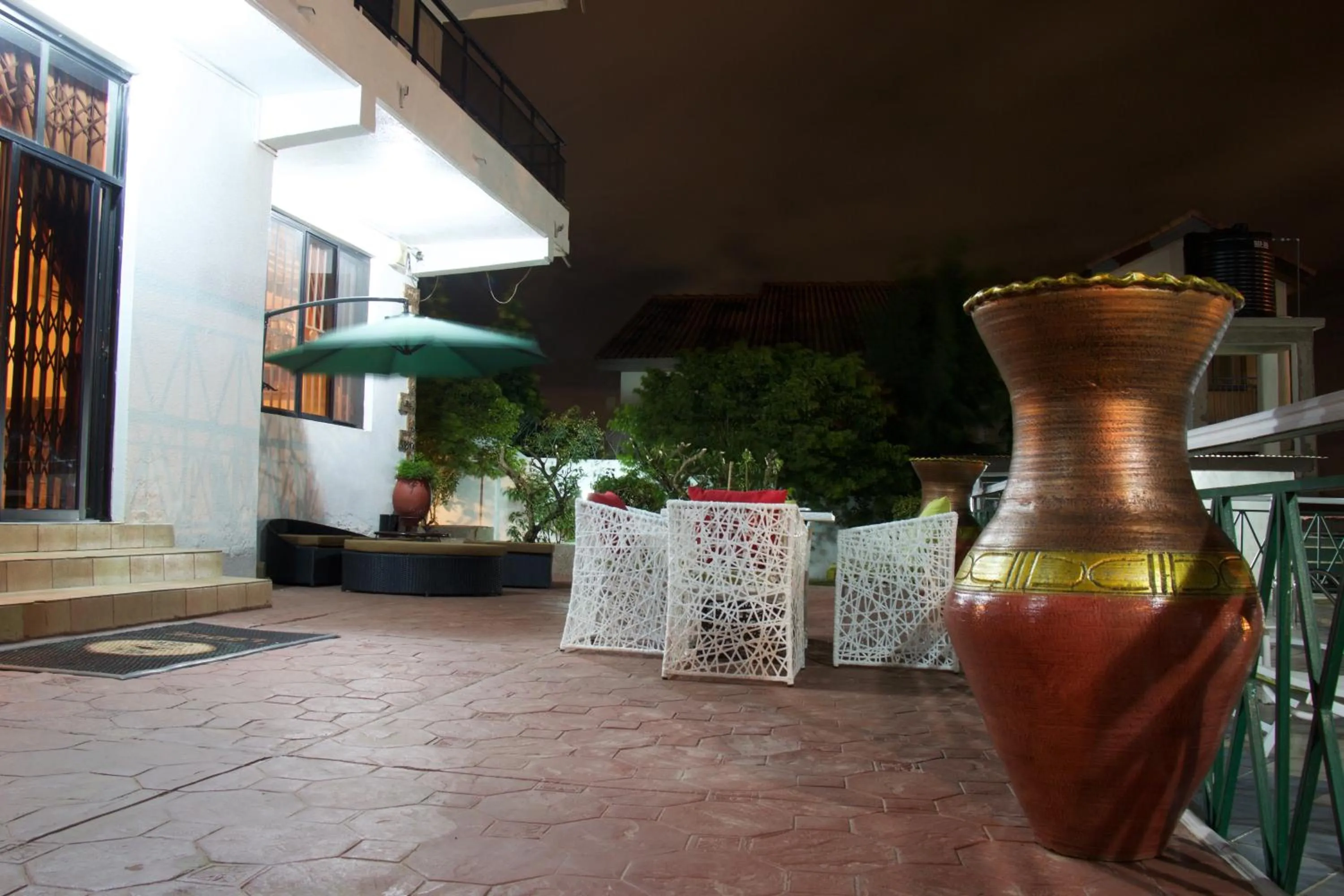 Patio in Hill View Hotel McCarthy Hills