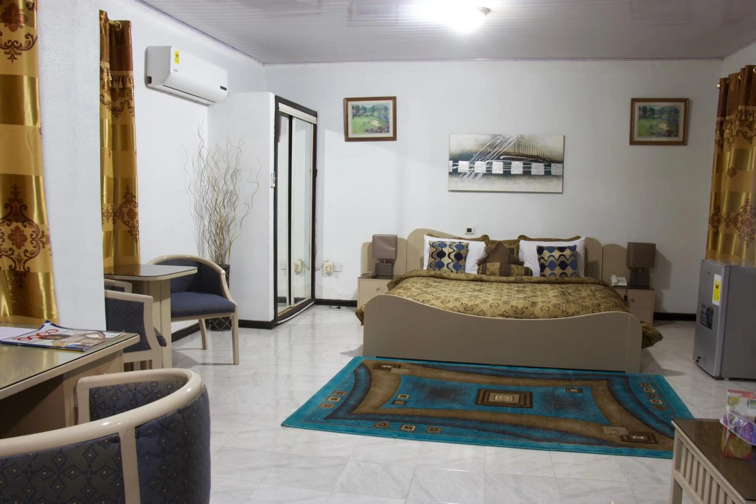 Toilet in Hill View Hotel McCarthy Hills