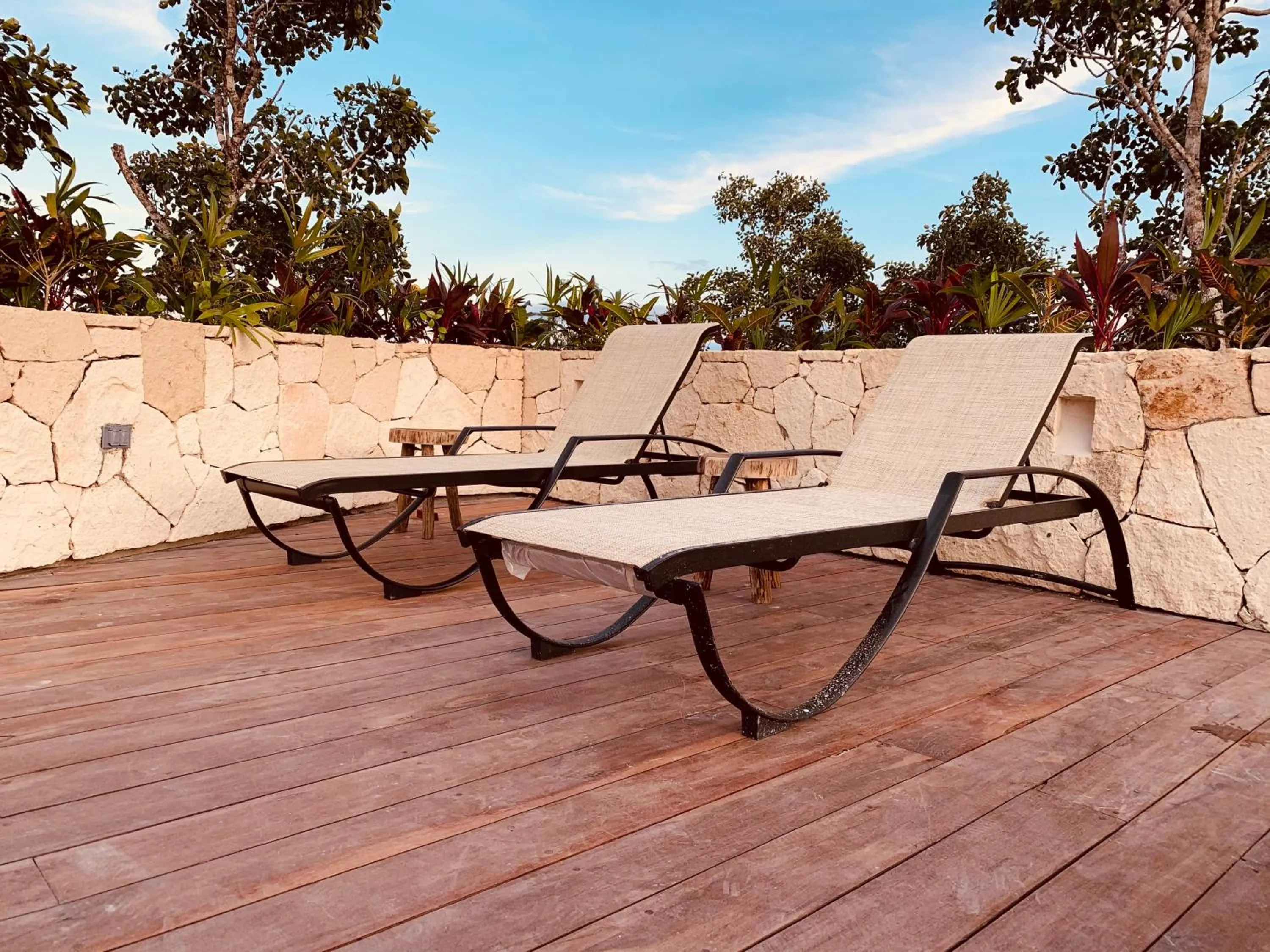 Patio in Vida Jungle Boho Apart 9 with special fee to access Hotel Bardo