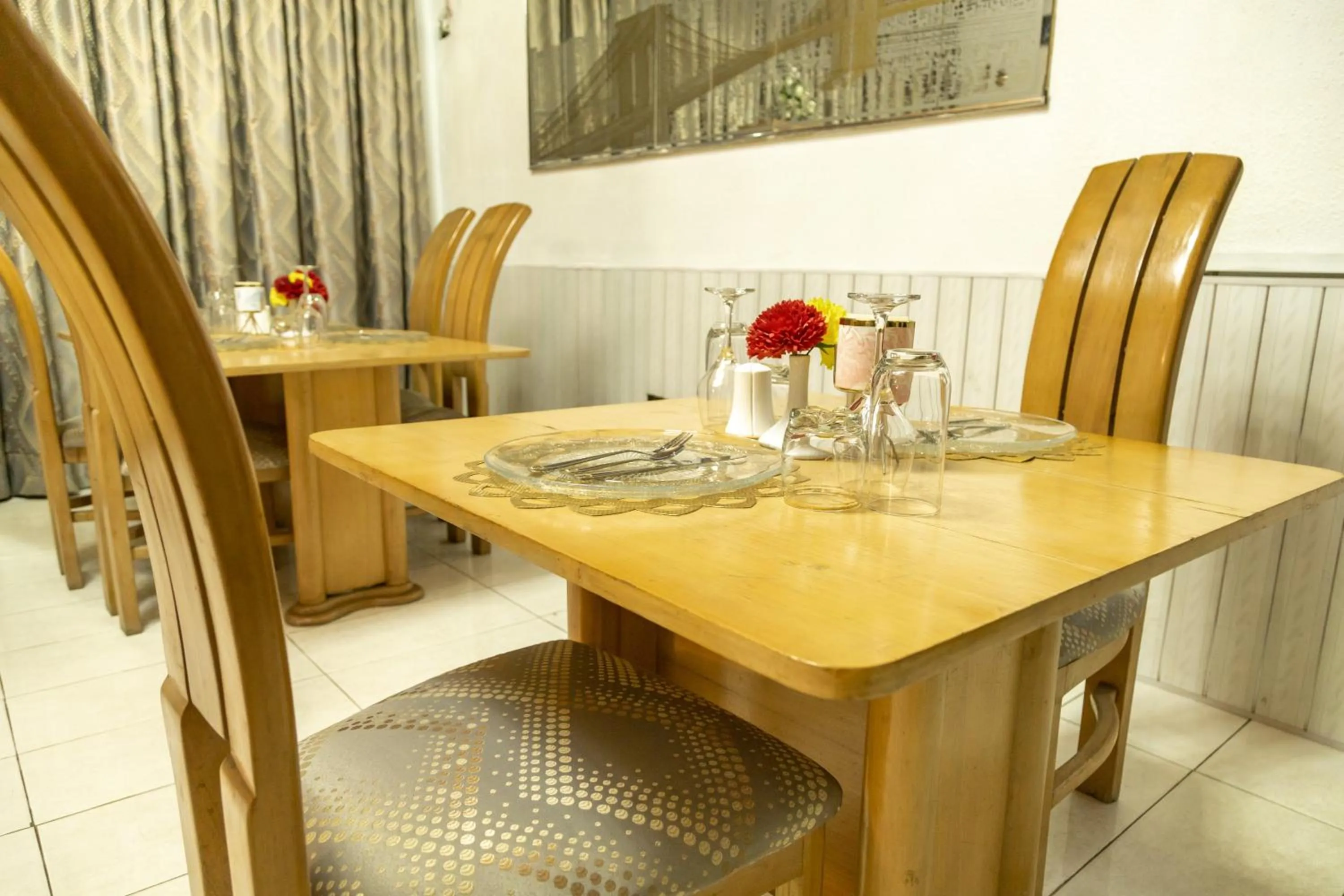 Hill View Hotel West Airport