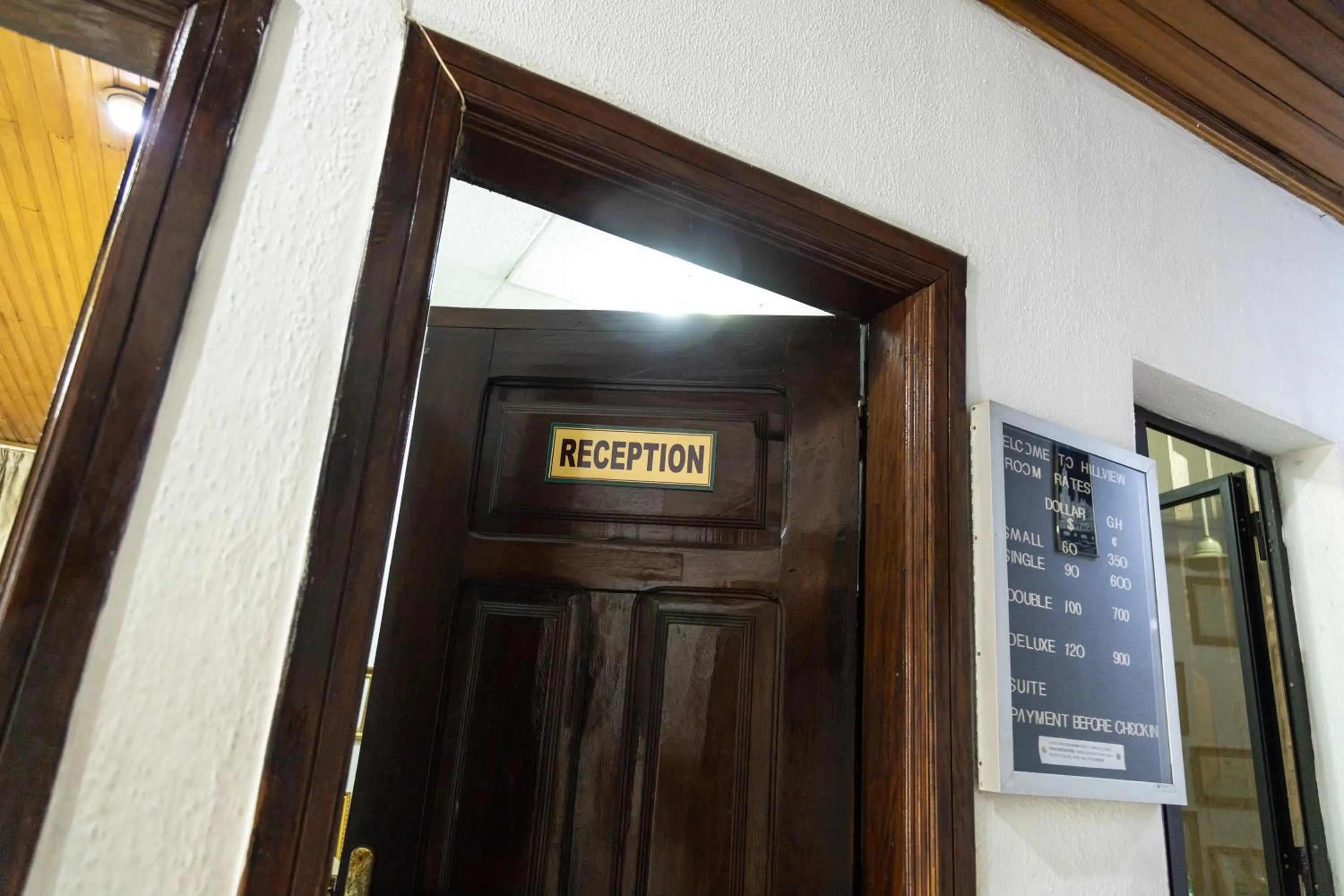 Hill View Hotel West Airport