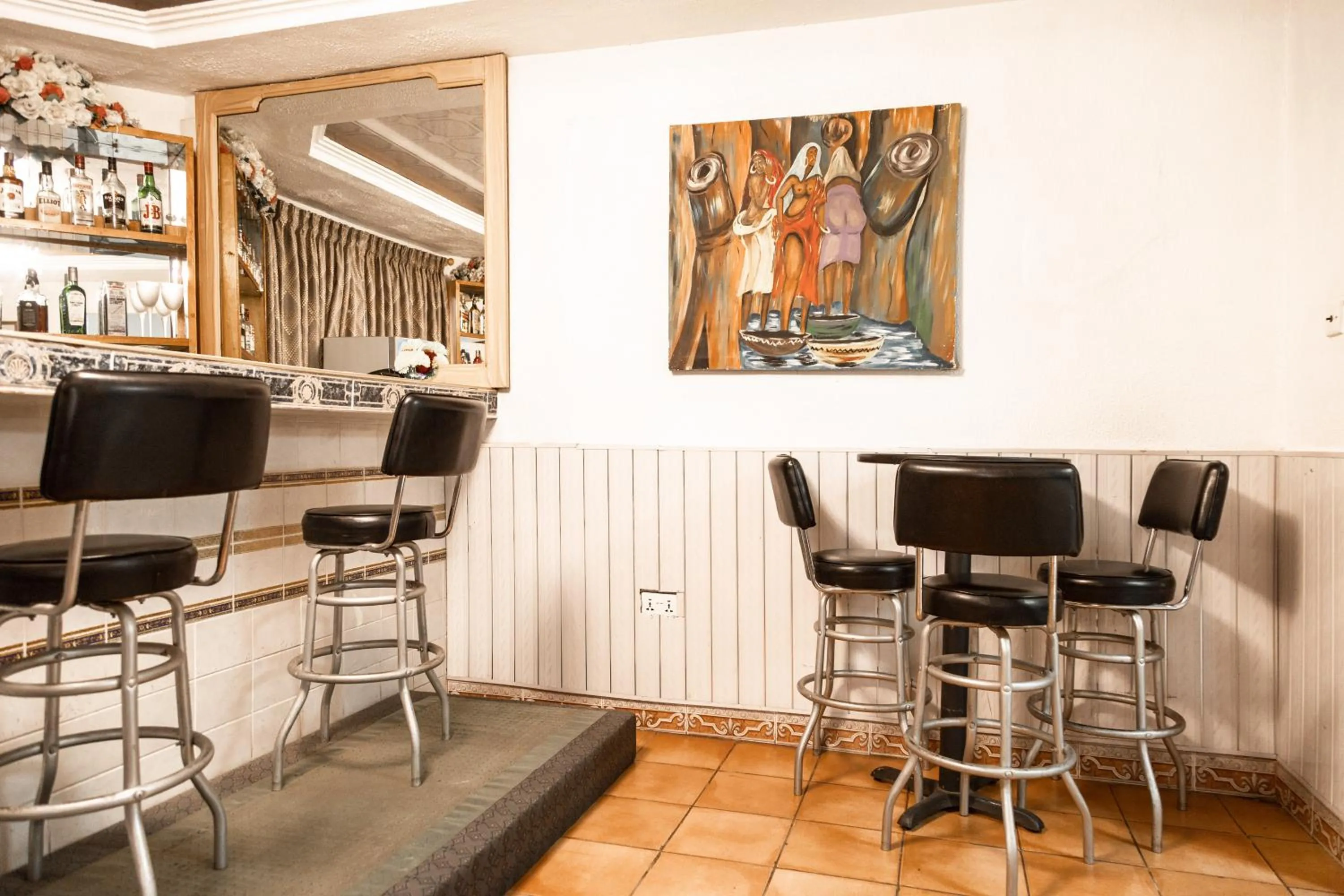 Hill View Hotel West Airport