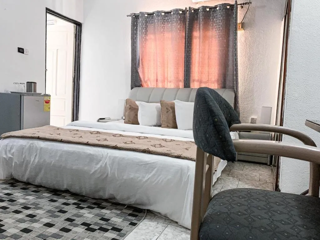 Bed in Hill View Hotel West Airport