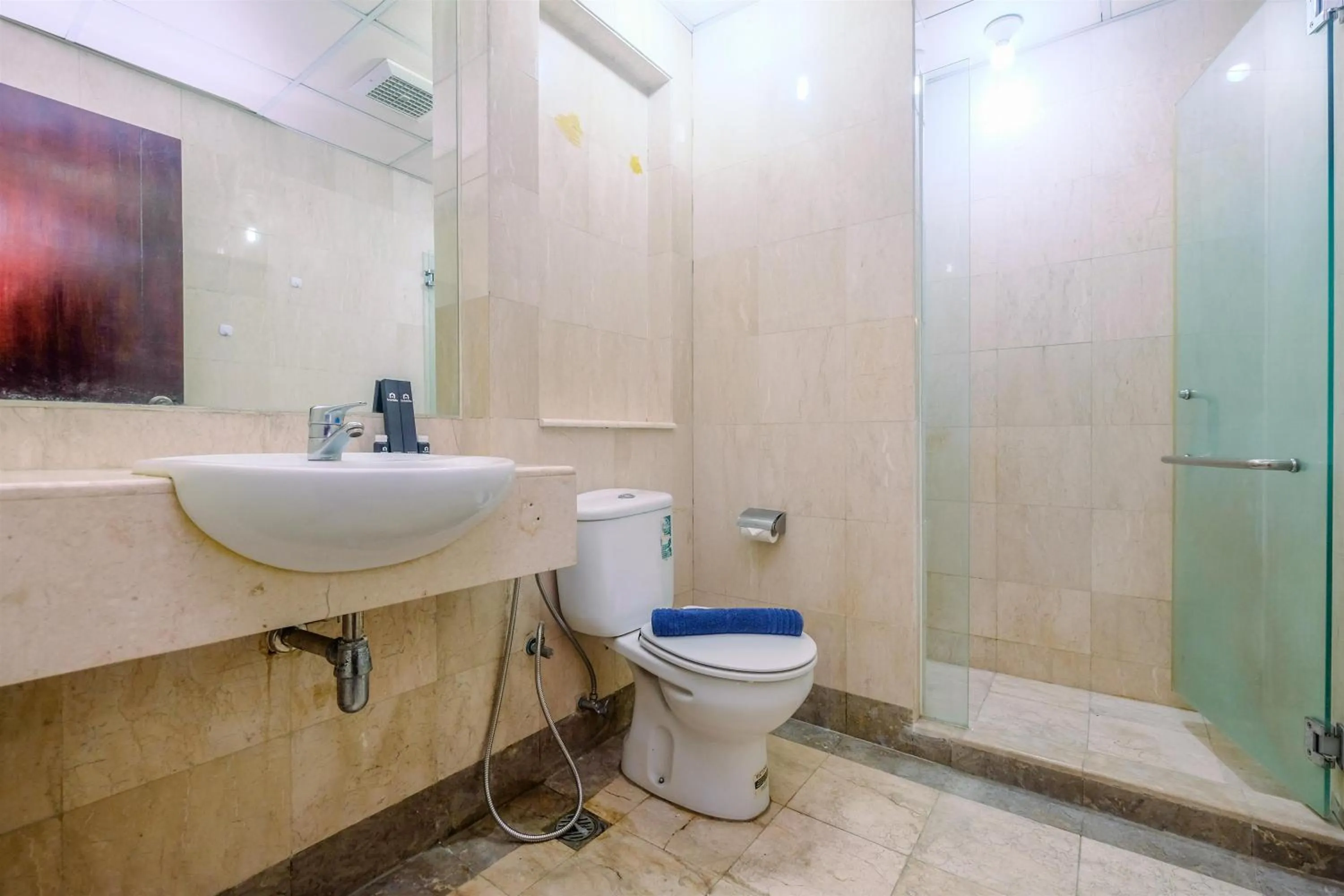 Bathroom in Exclusive with City View 3BR Apartment Bellagio Residence By Travelio