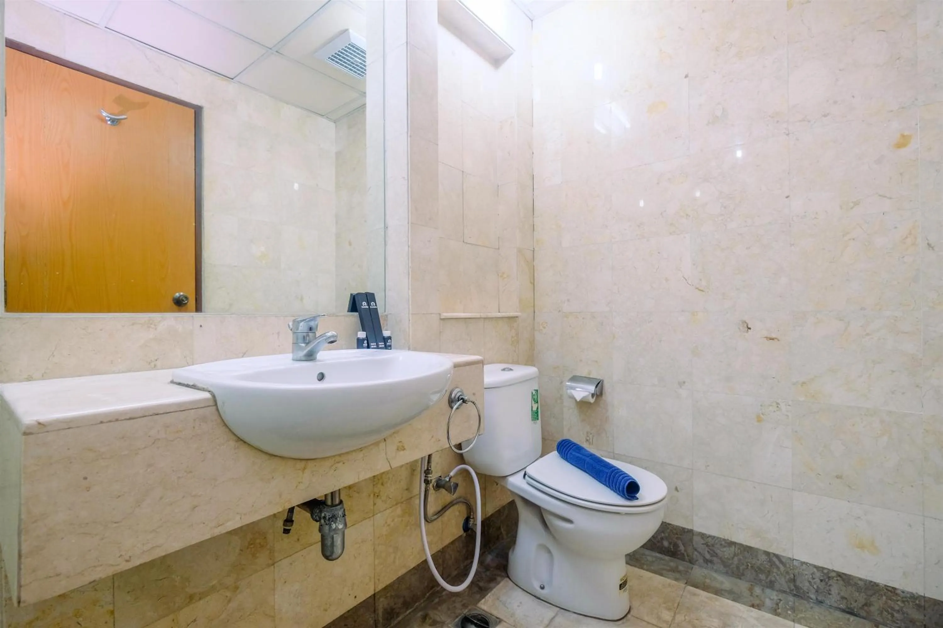 Bathroom in Exclusive with City View 3BR Apartment Bellagio Residence By Travelio