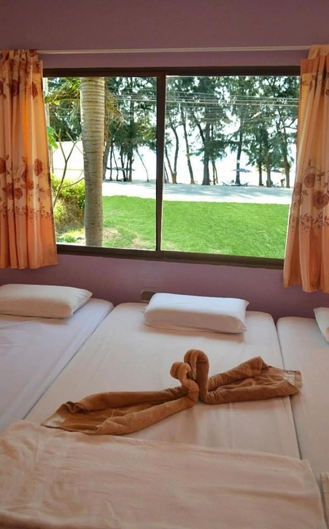 Photo of the whole room, Bed in Pama Resort