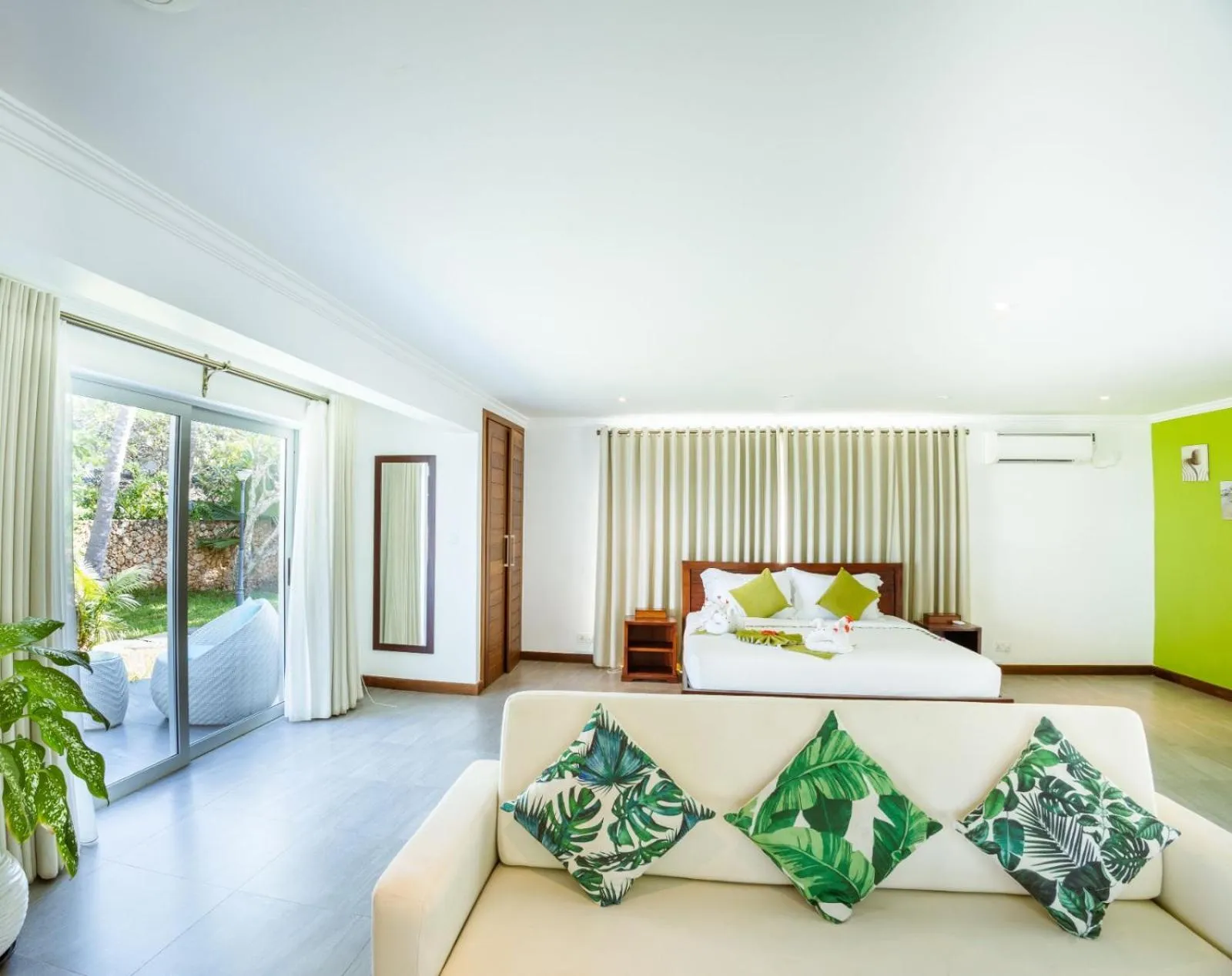 Bed in Searenity Beach Villa