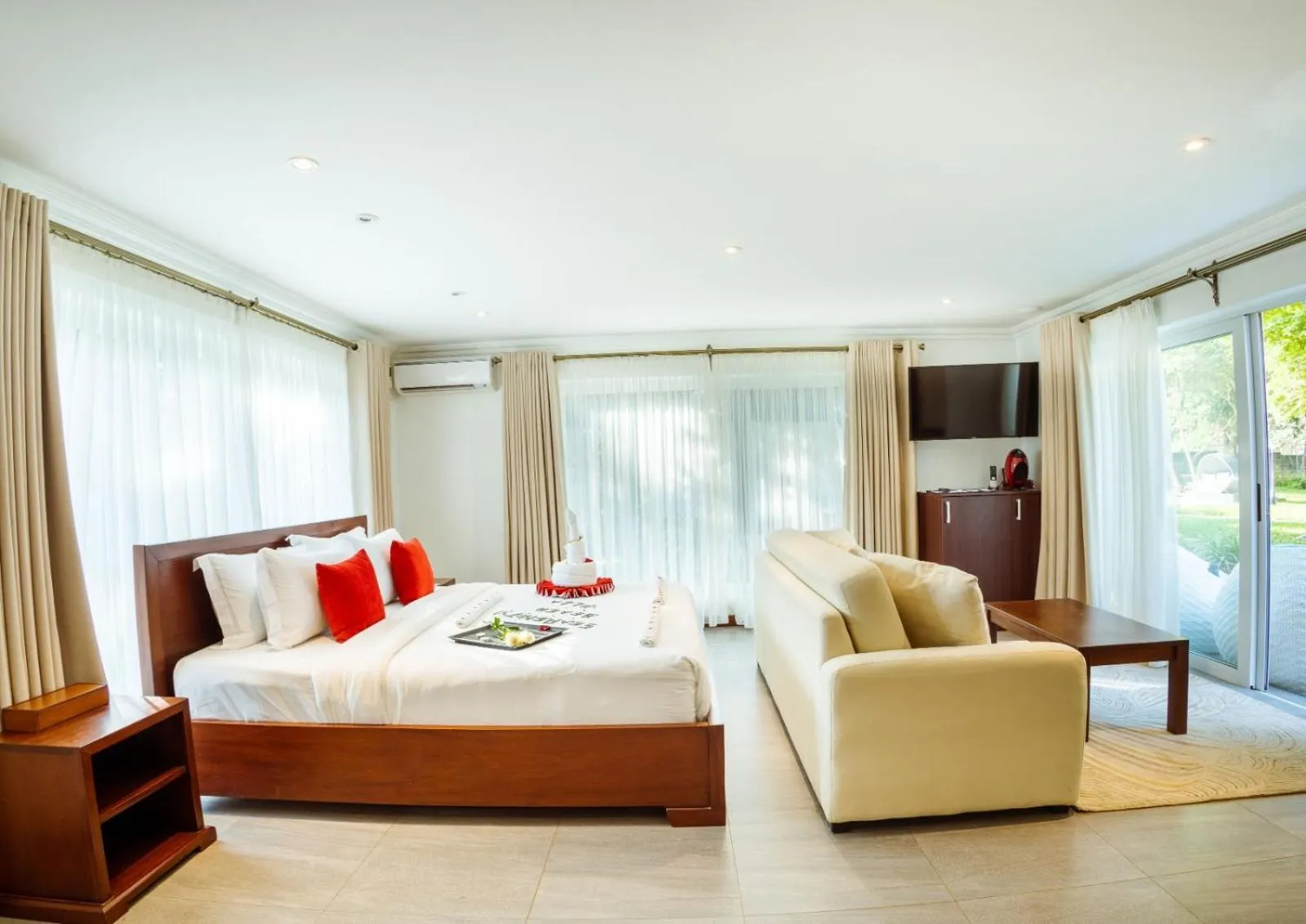 Bed in Searenity Beach Villa