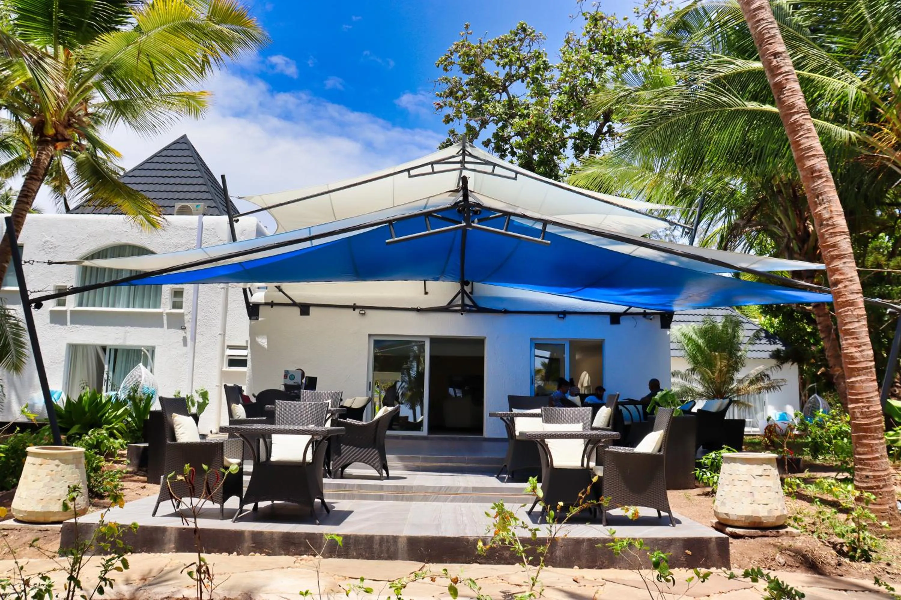 Restaurant/places to eat in Searenity Beach Villa
