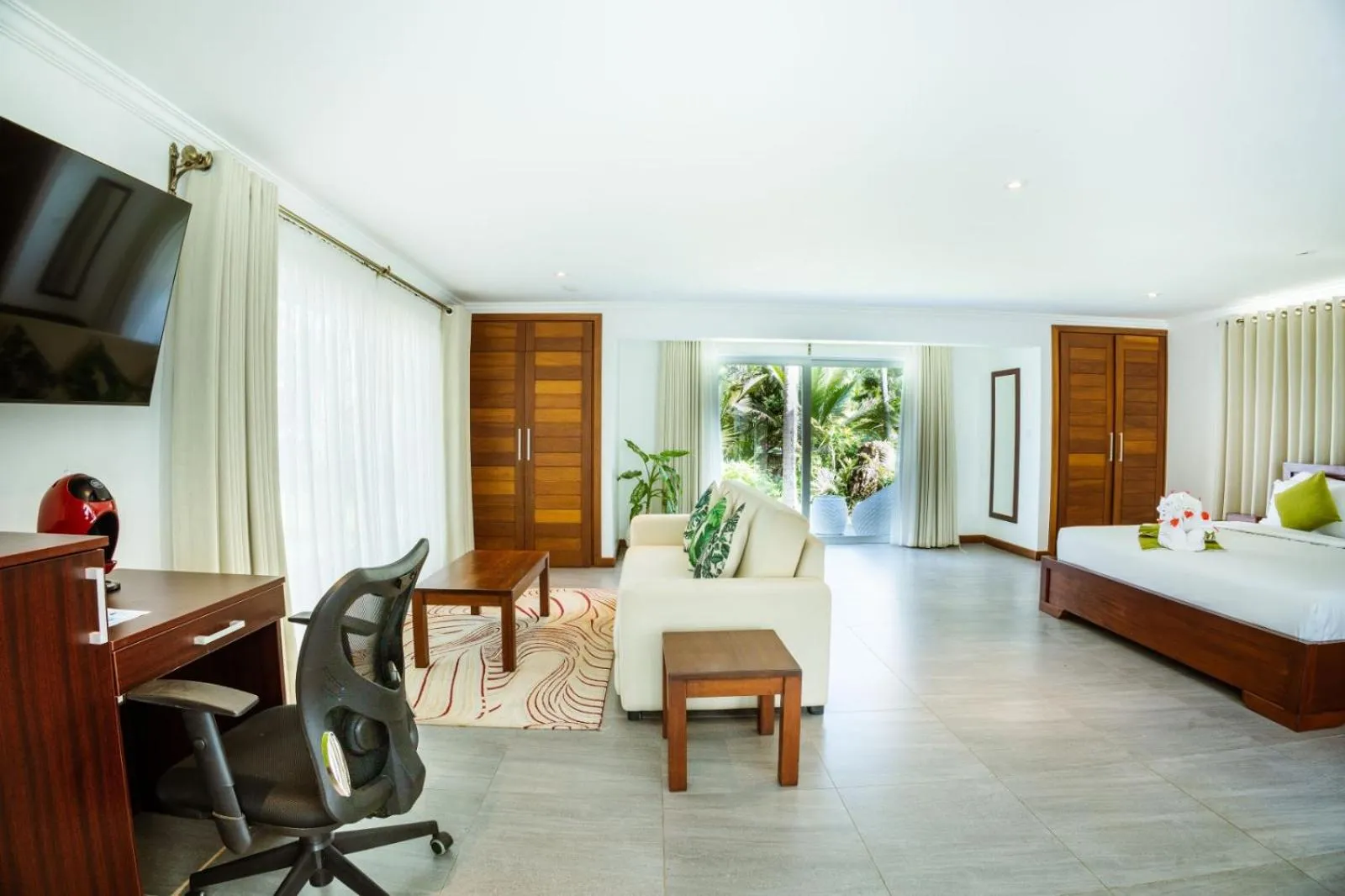 Bed in Searenity Beach Villa