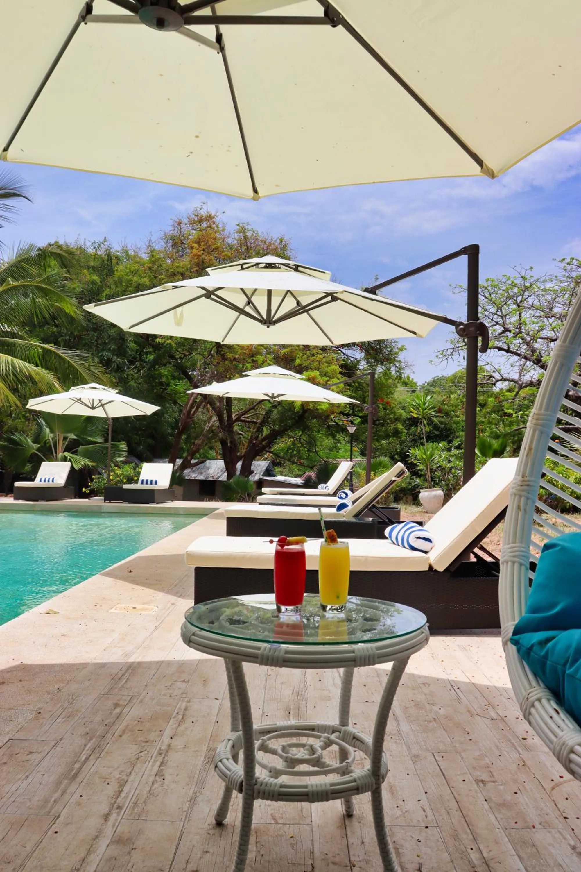 Swimming pool in Searenity Beach Villa