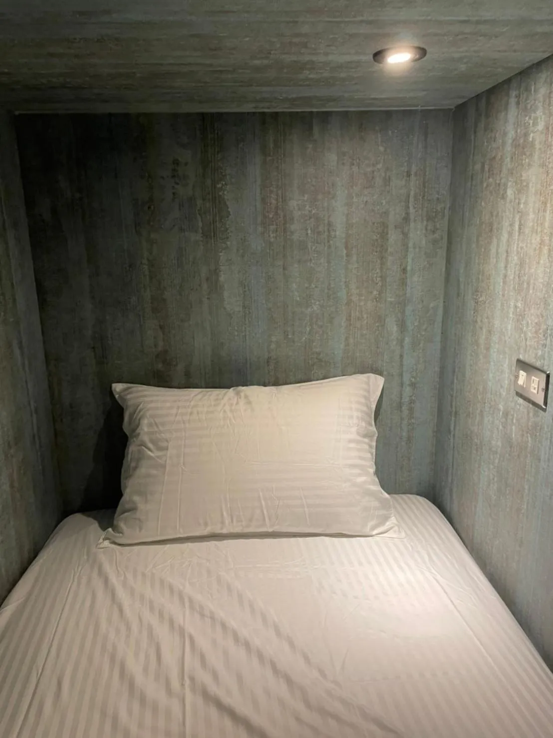 Bed in One Night Hostel