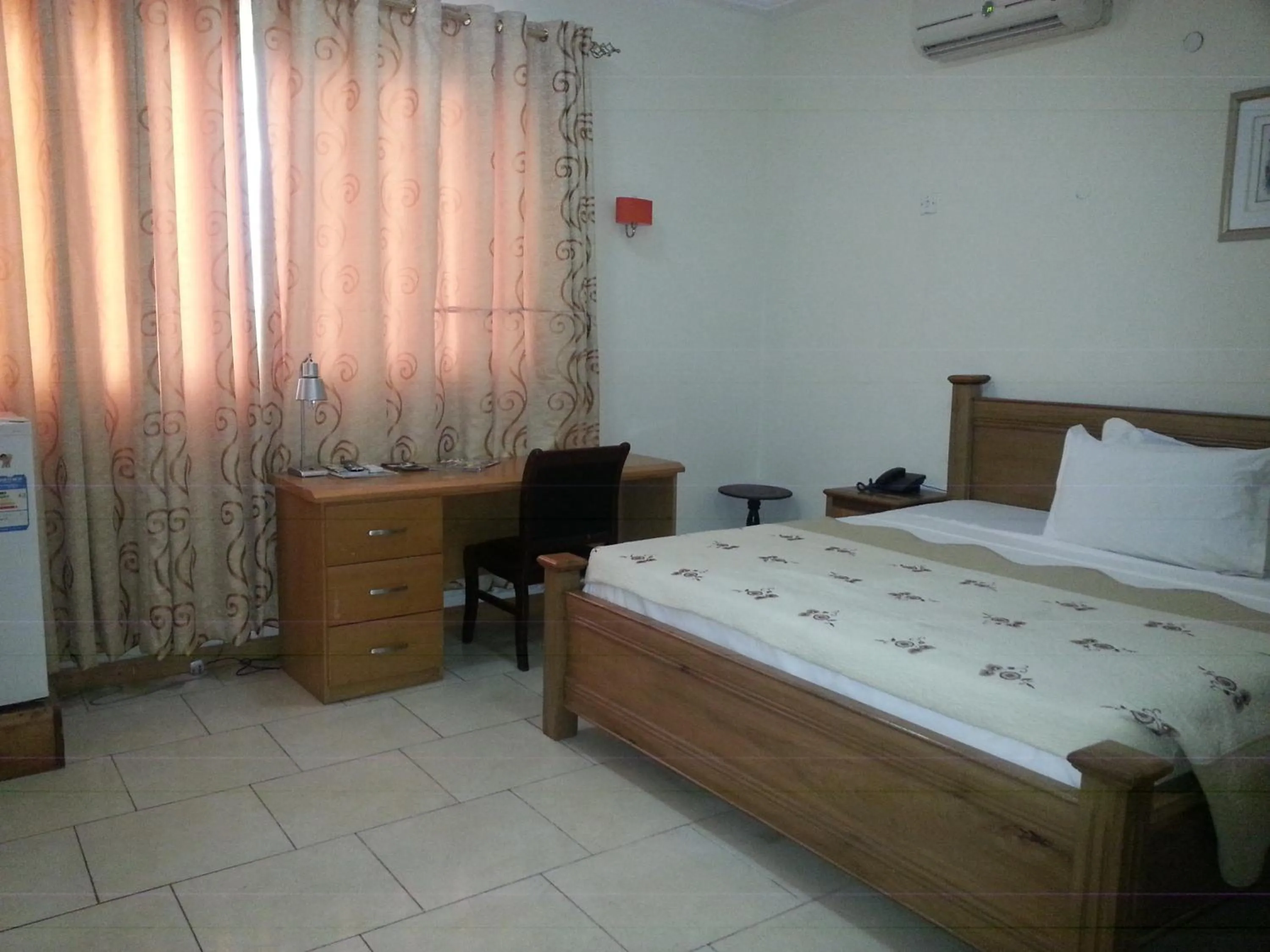 Photo of the whole room in Royal Cockpit Hotels