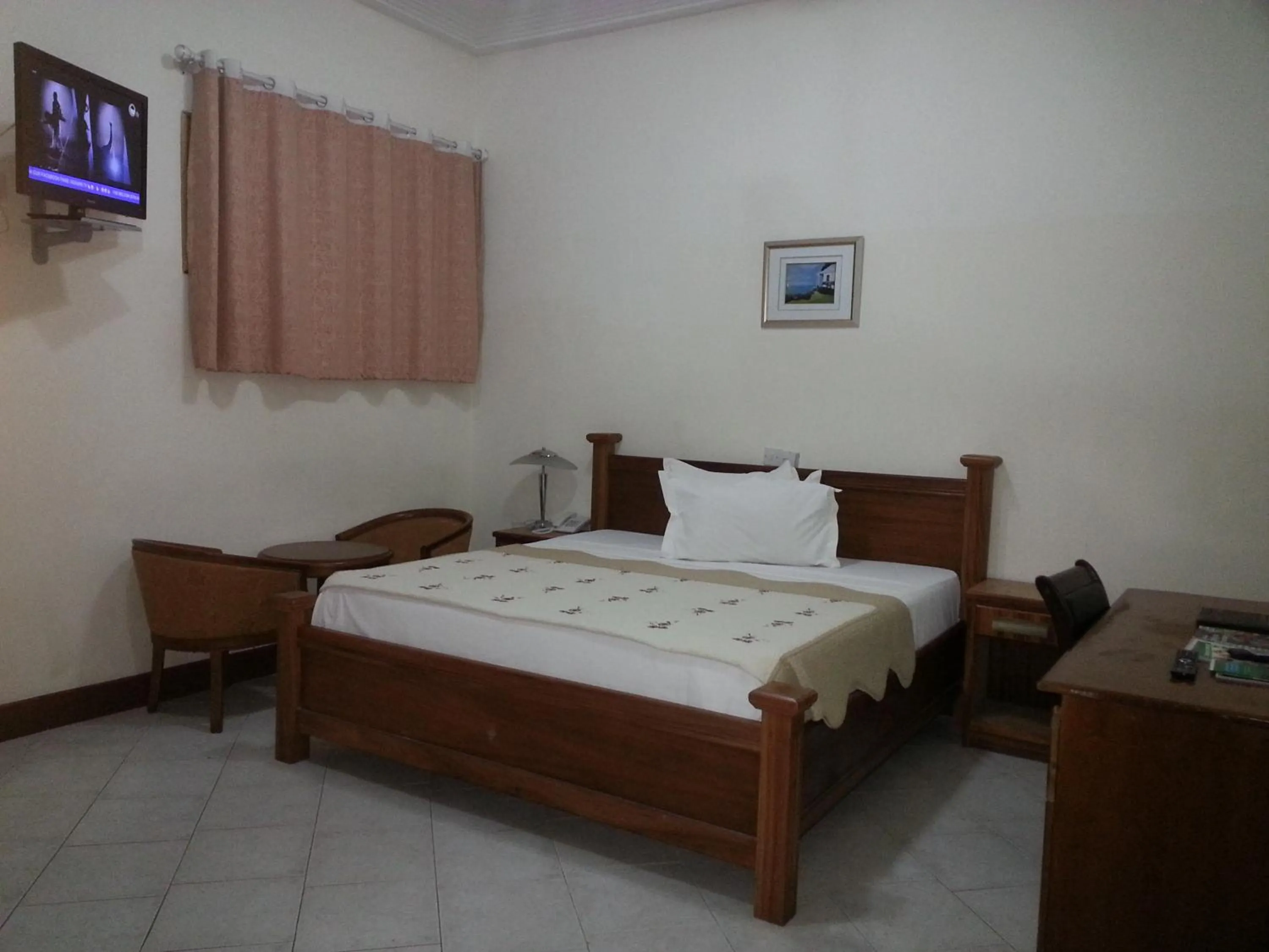 Photo of the whole room in Royal Cockpit Hotels