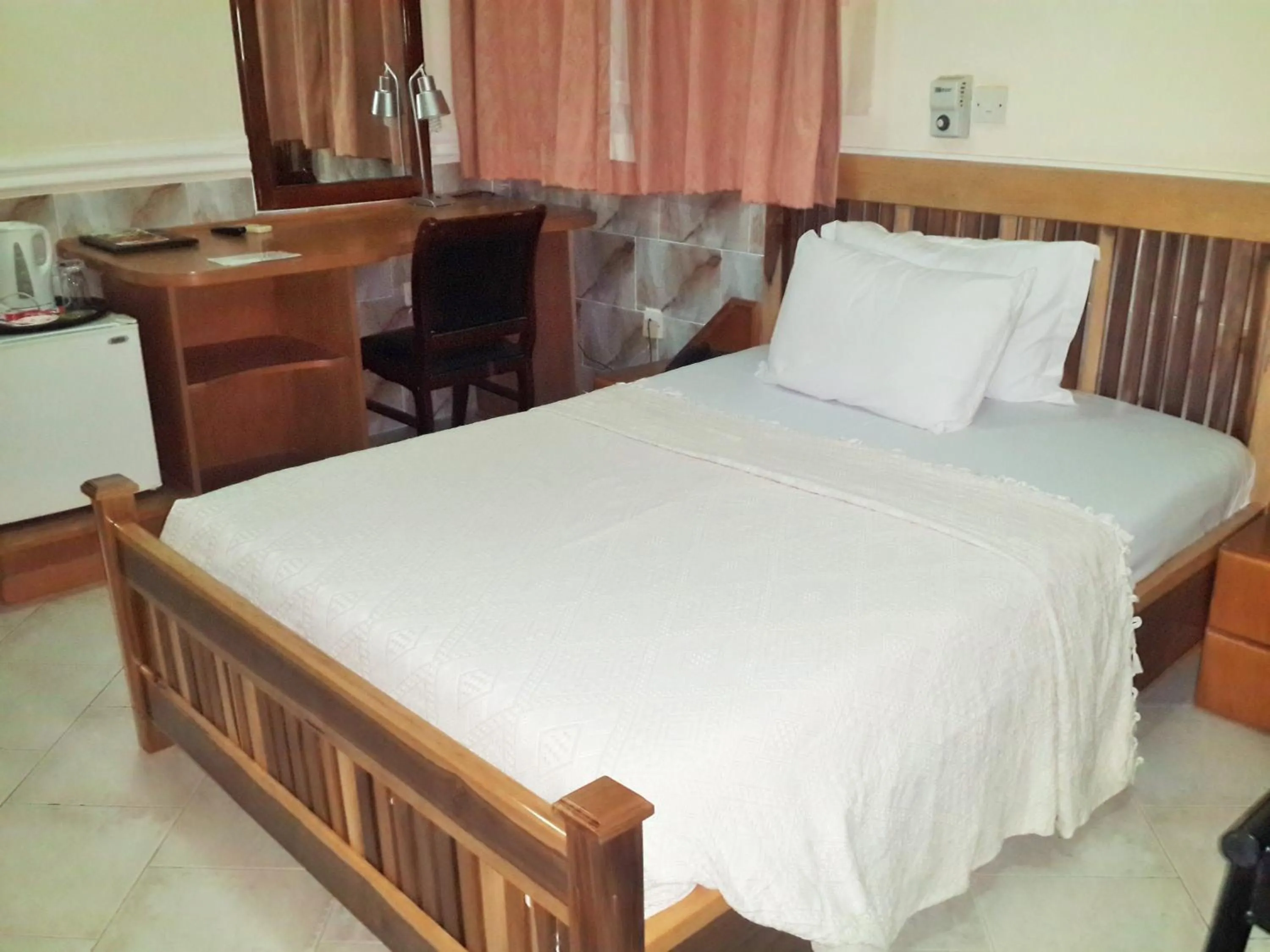 Photo of the whole room in Royal Cockpit Hotels