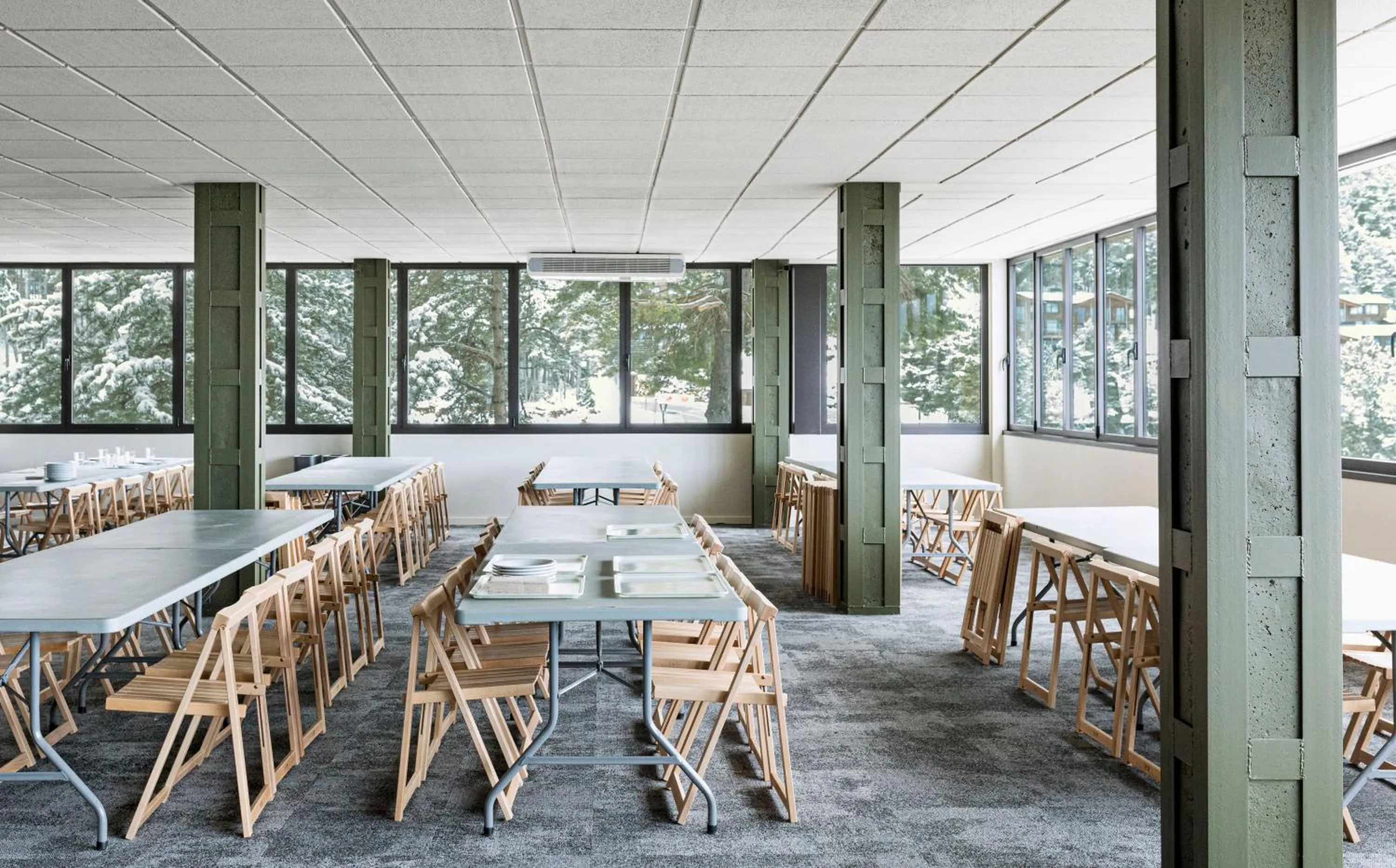 Restaurant/places to eat in Abrigall Hostel Masella