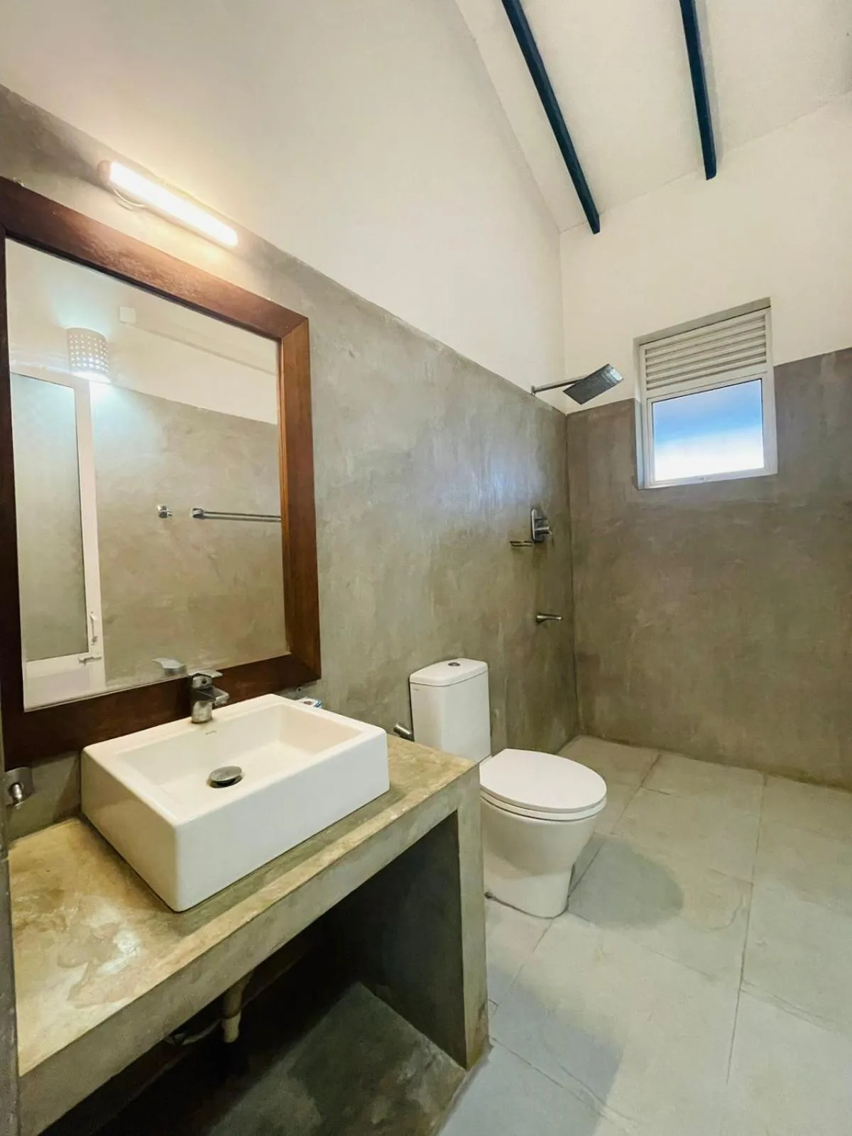 Shower in Birdwing Sigiriya