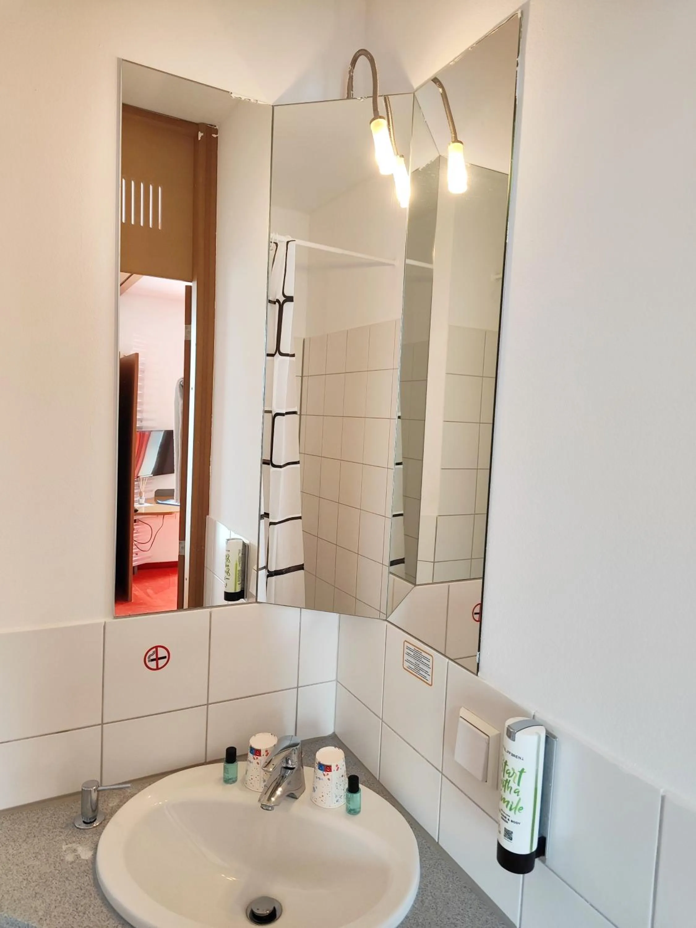 Bathroom in Orange Wings Wiener Neustadt