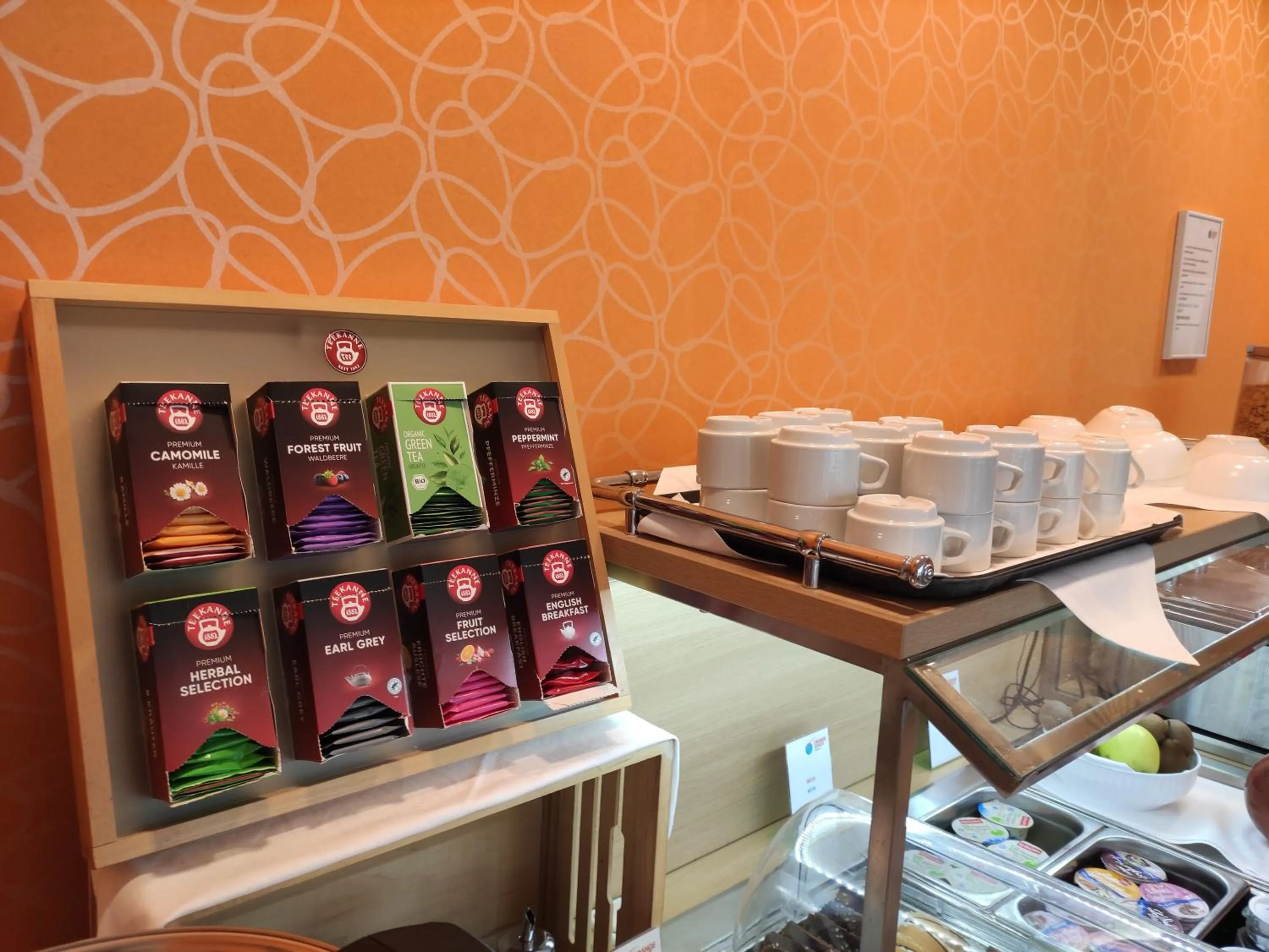 Breakfast in Orange Wings Wiener Neustadt