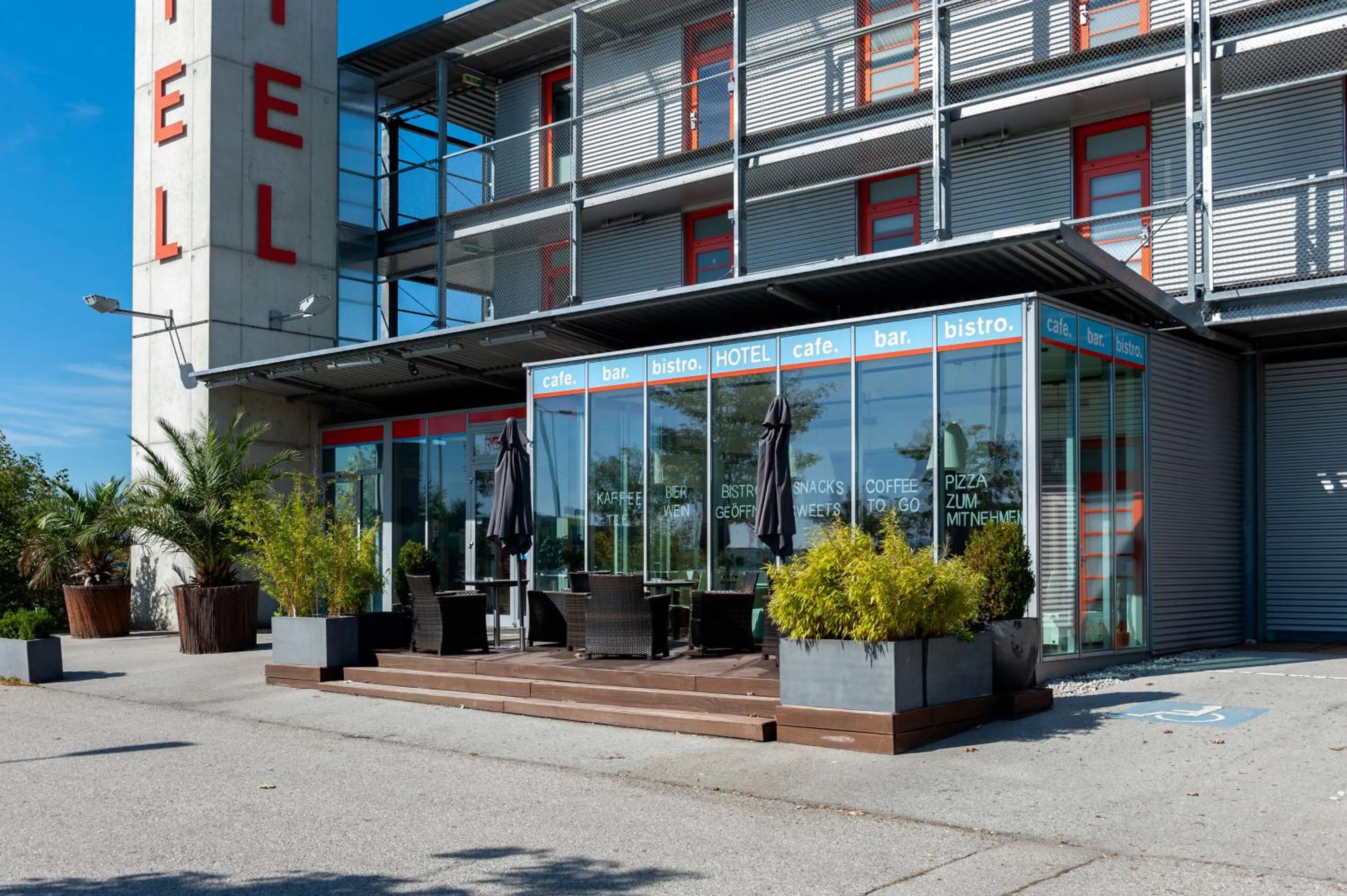 Balcony/Terrace in Orange Wings Wiener Neustadt