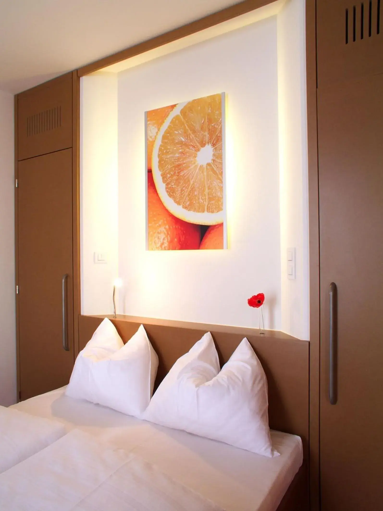 Standard Double Room in Orange Wings Wiener Neustadt Standard Double Room in Orange Wings Wiener Neustadt