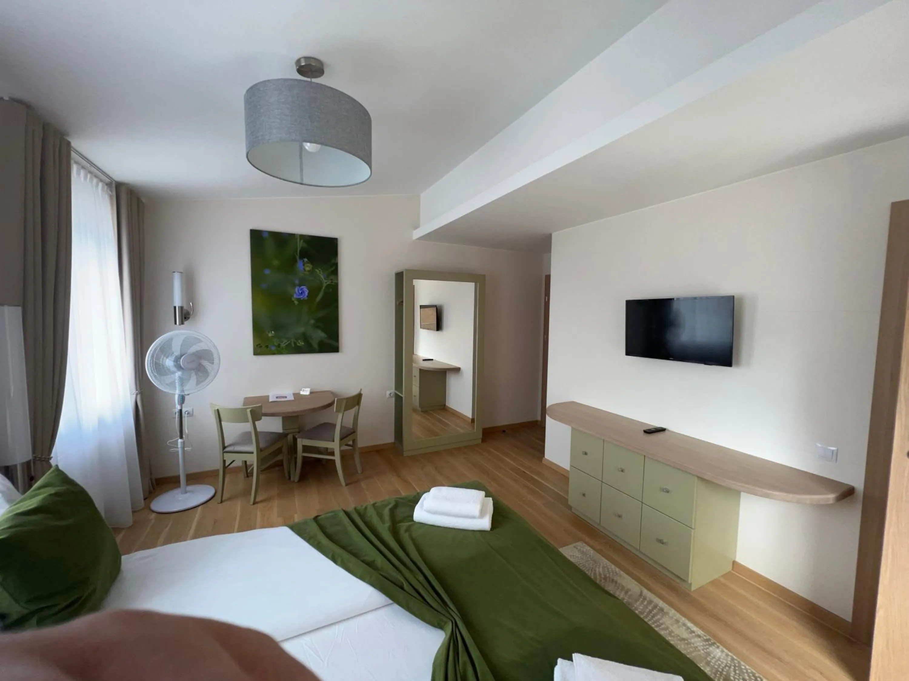 TV and multimedia, Bed in 1912 Bed & Breakfast