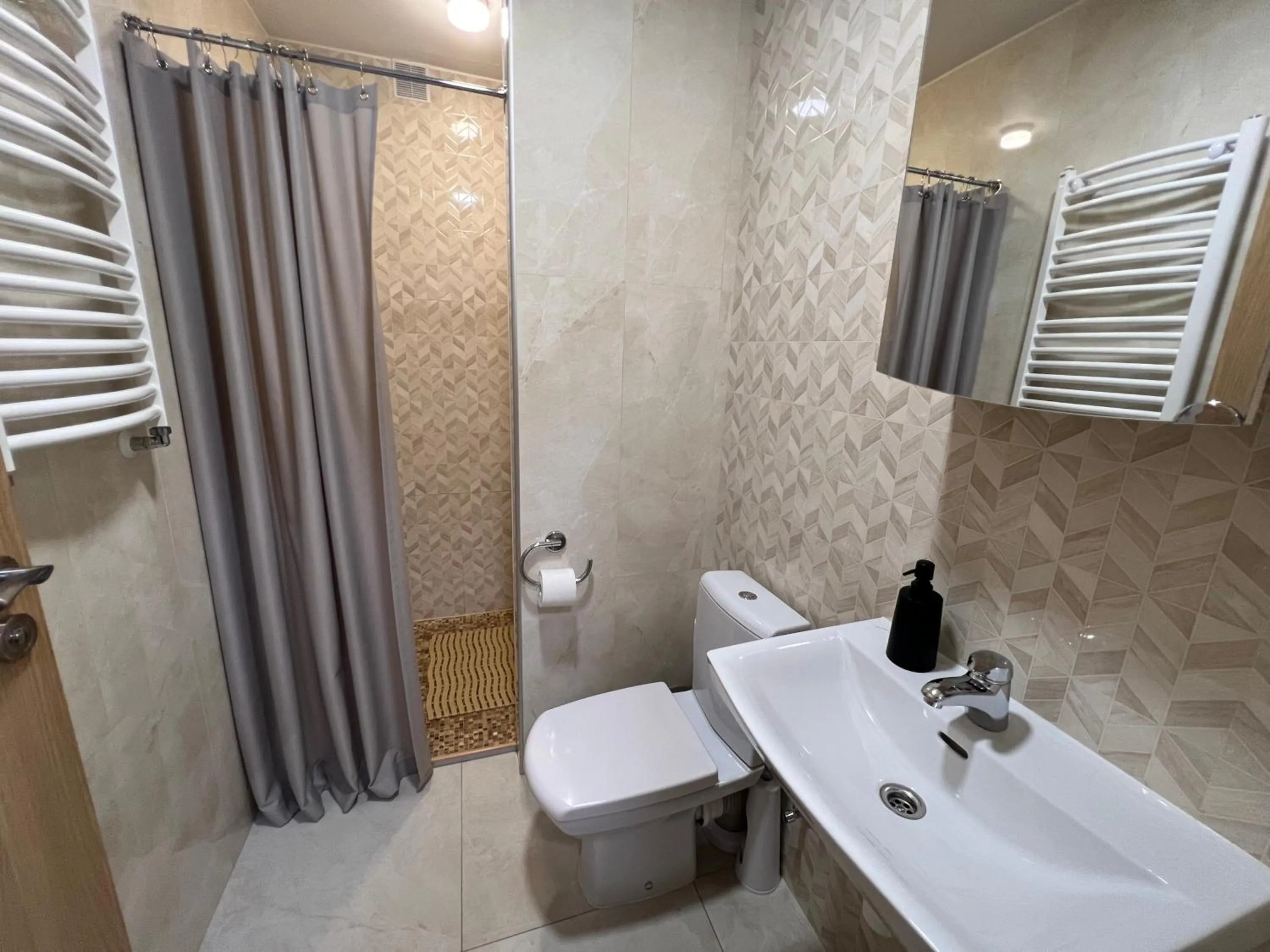 Bathroom in 1912 Bed & Breakfast