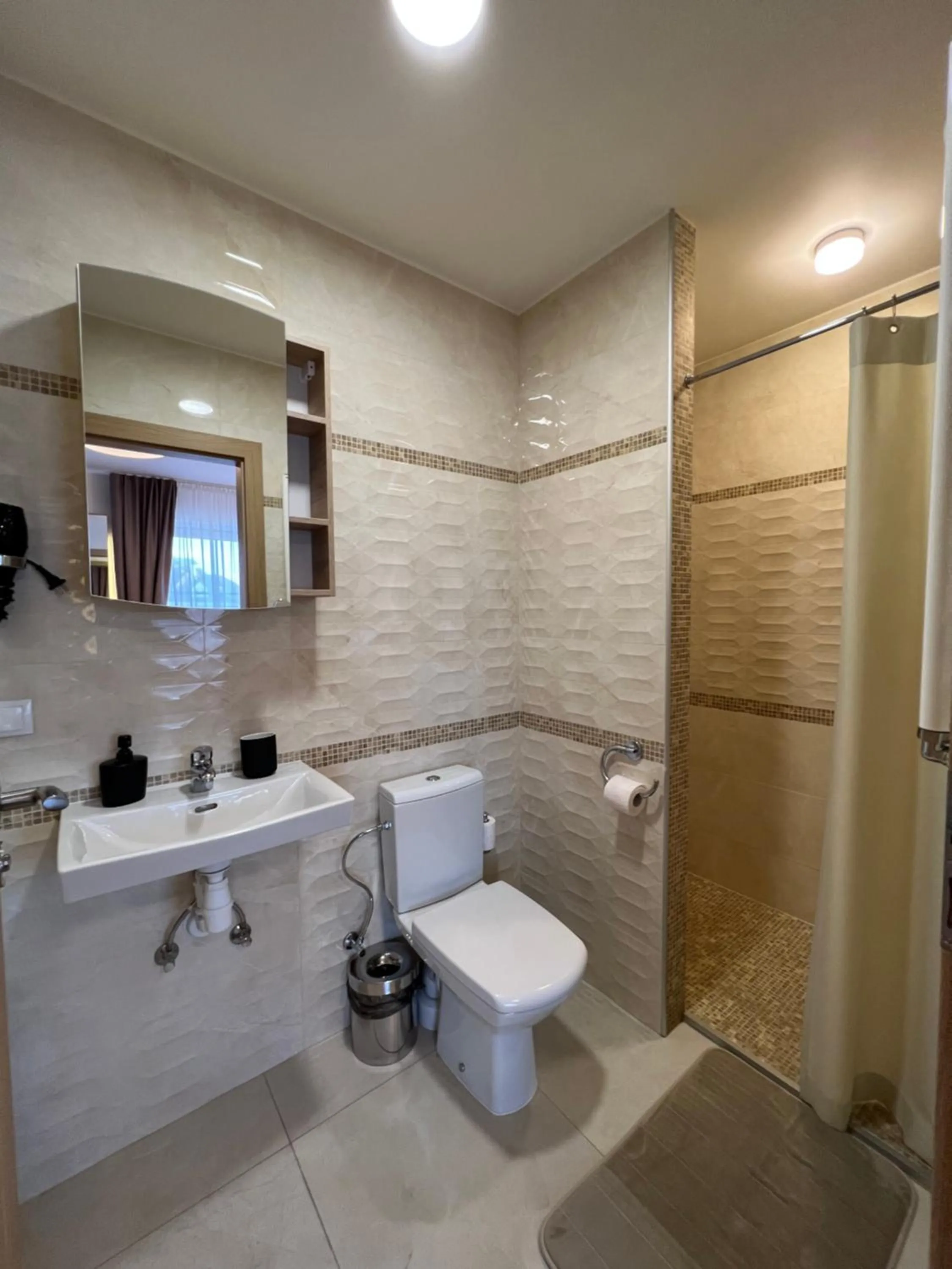 Shower in 1912 Bed & Breakfast