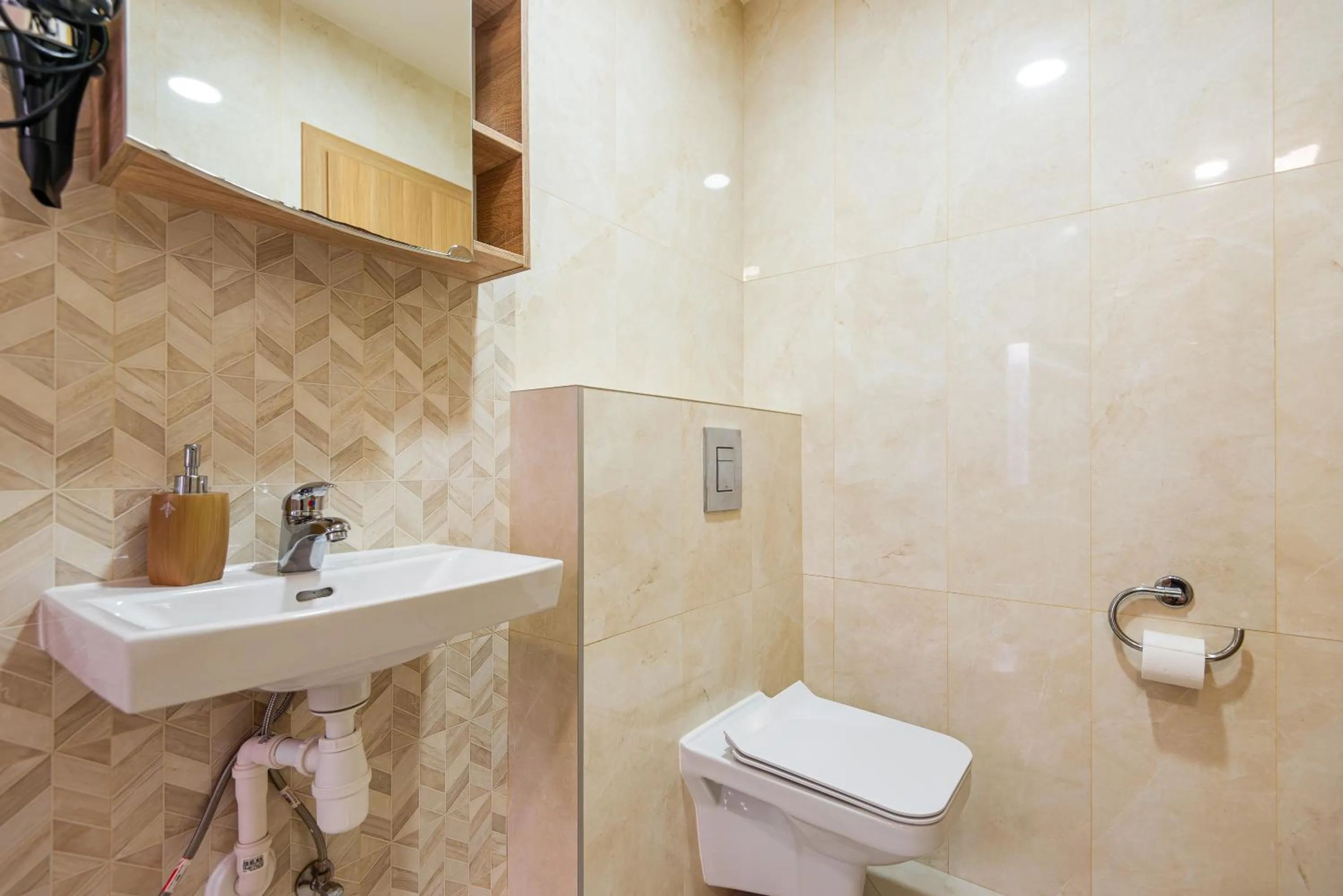 Toilet in 1912 Bed & Breakfast