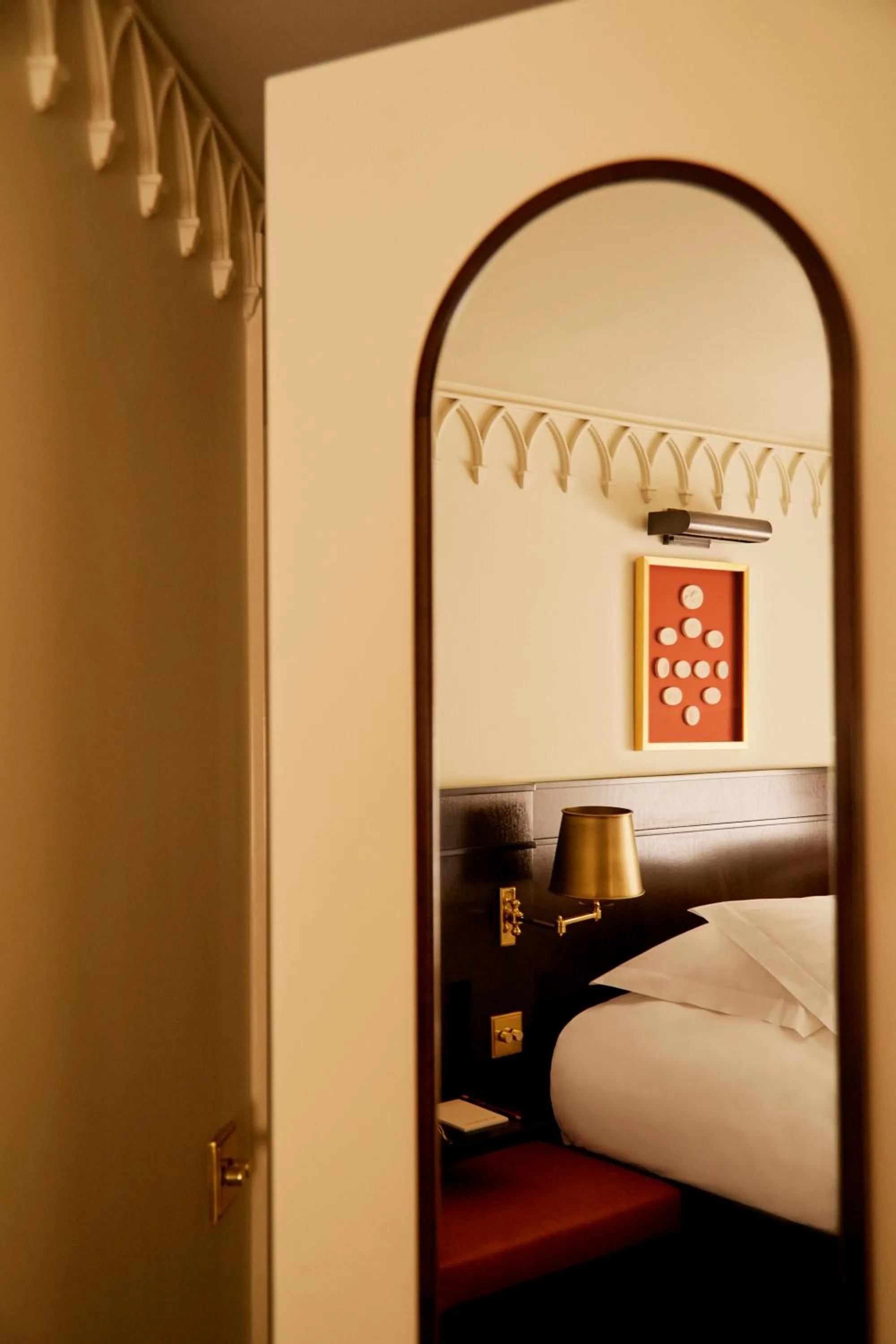 Photo of the whole room, Bed in Grand Hotel Bellevue London