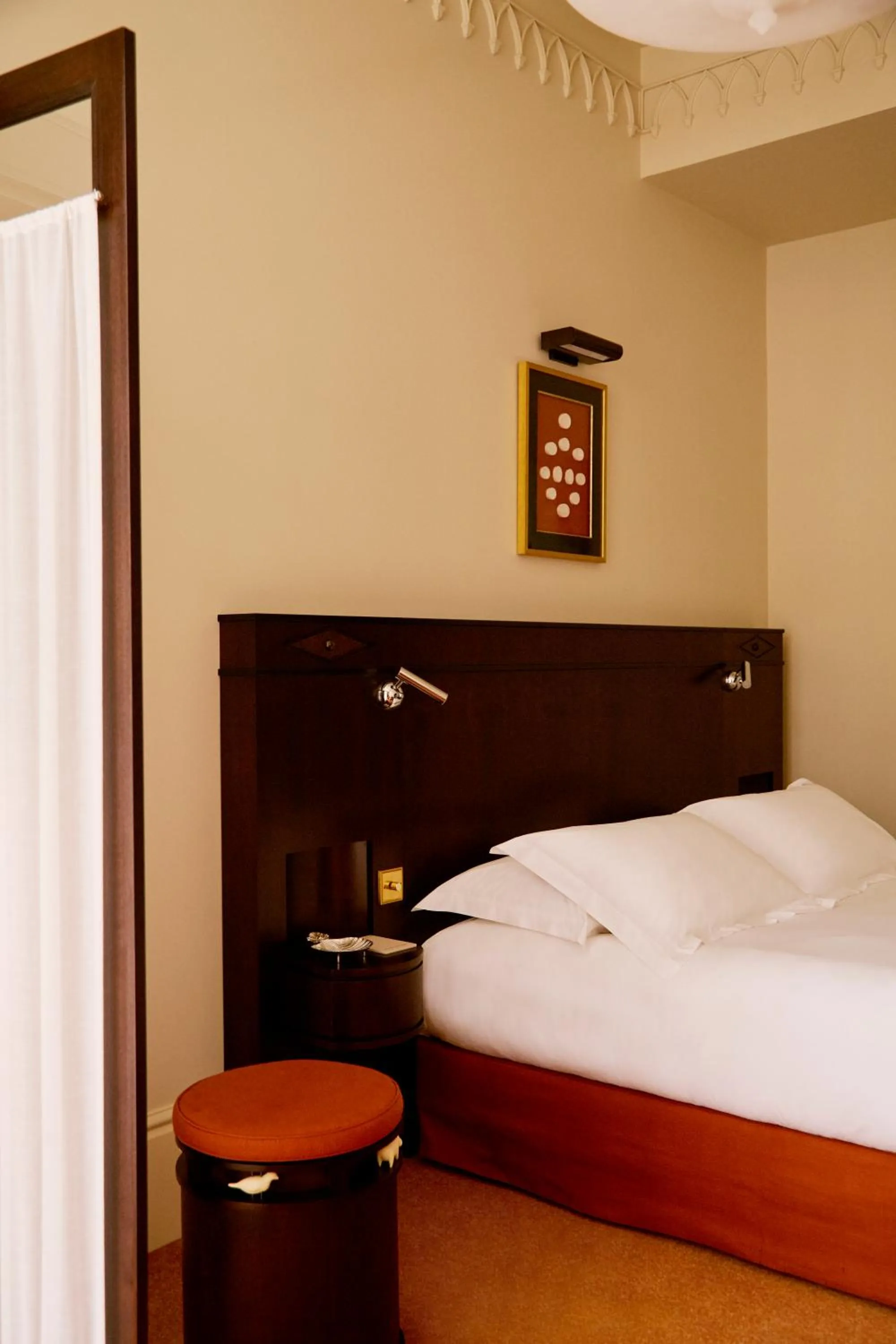 Bed in Grand Hotel Bellevue London