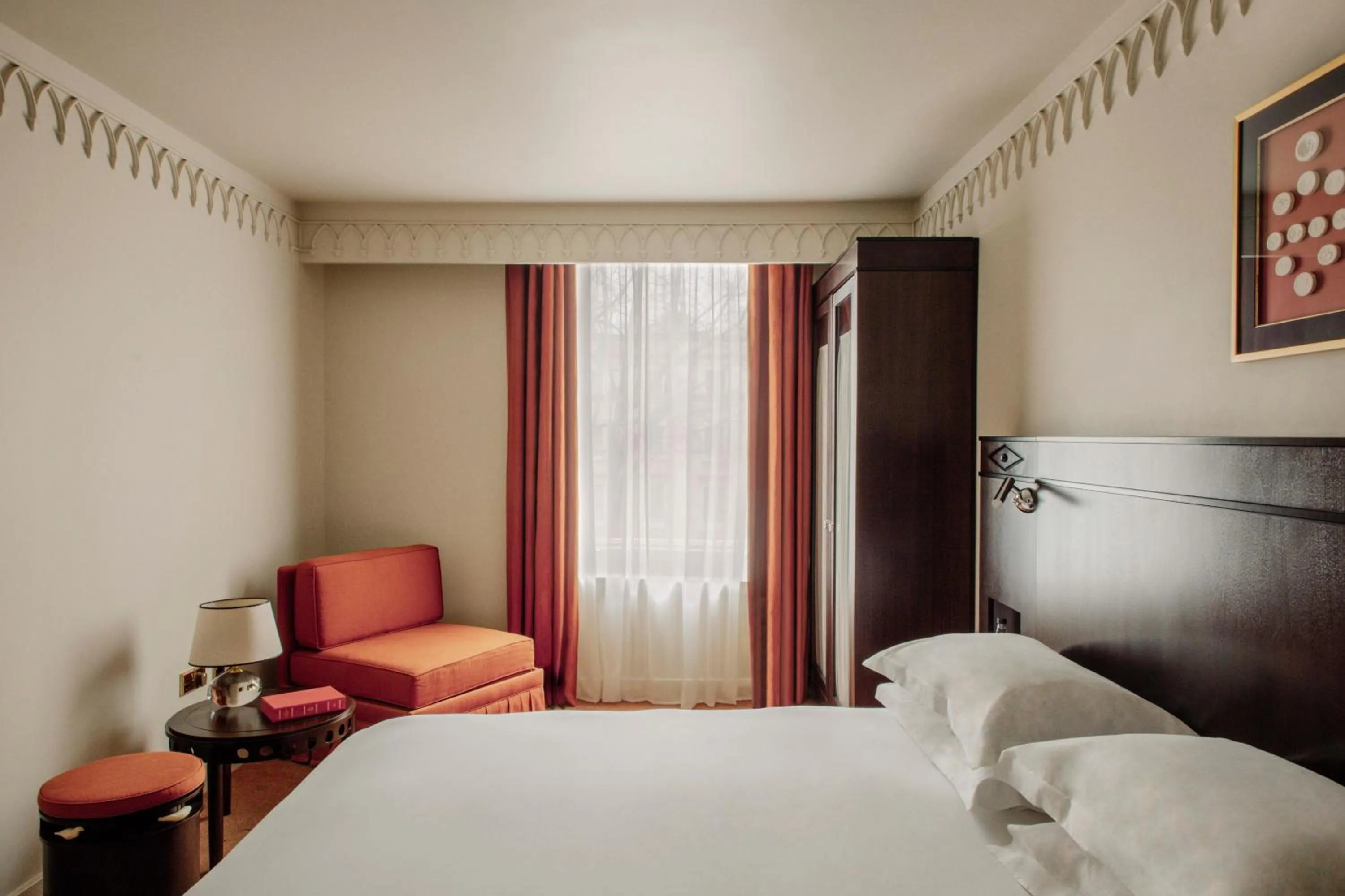 Bedroom, Bed in Grand Hotel Bellevue London