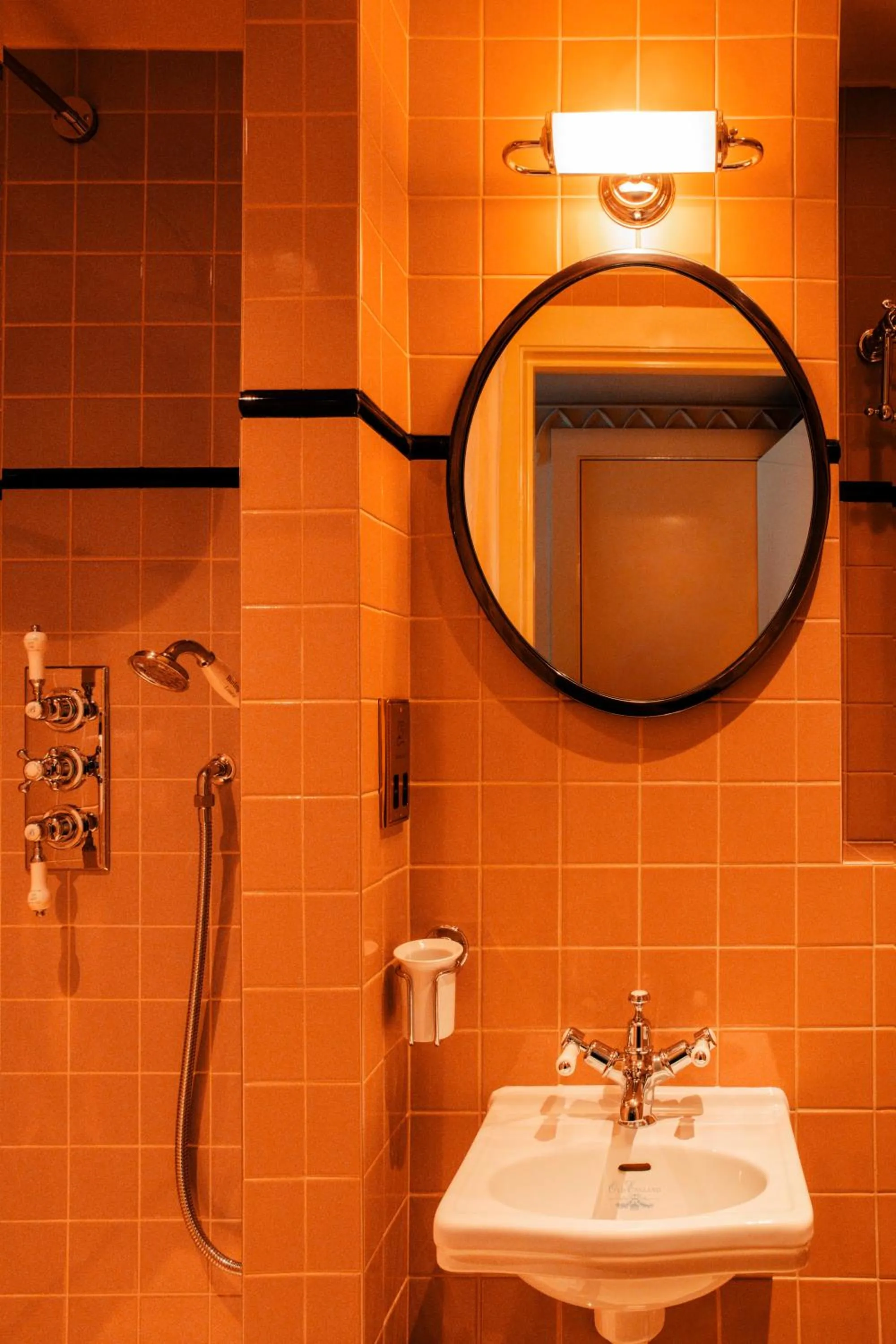 Bathroom in Grand Hotel Bellevue London